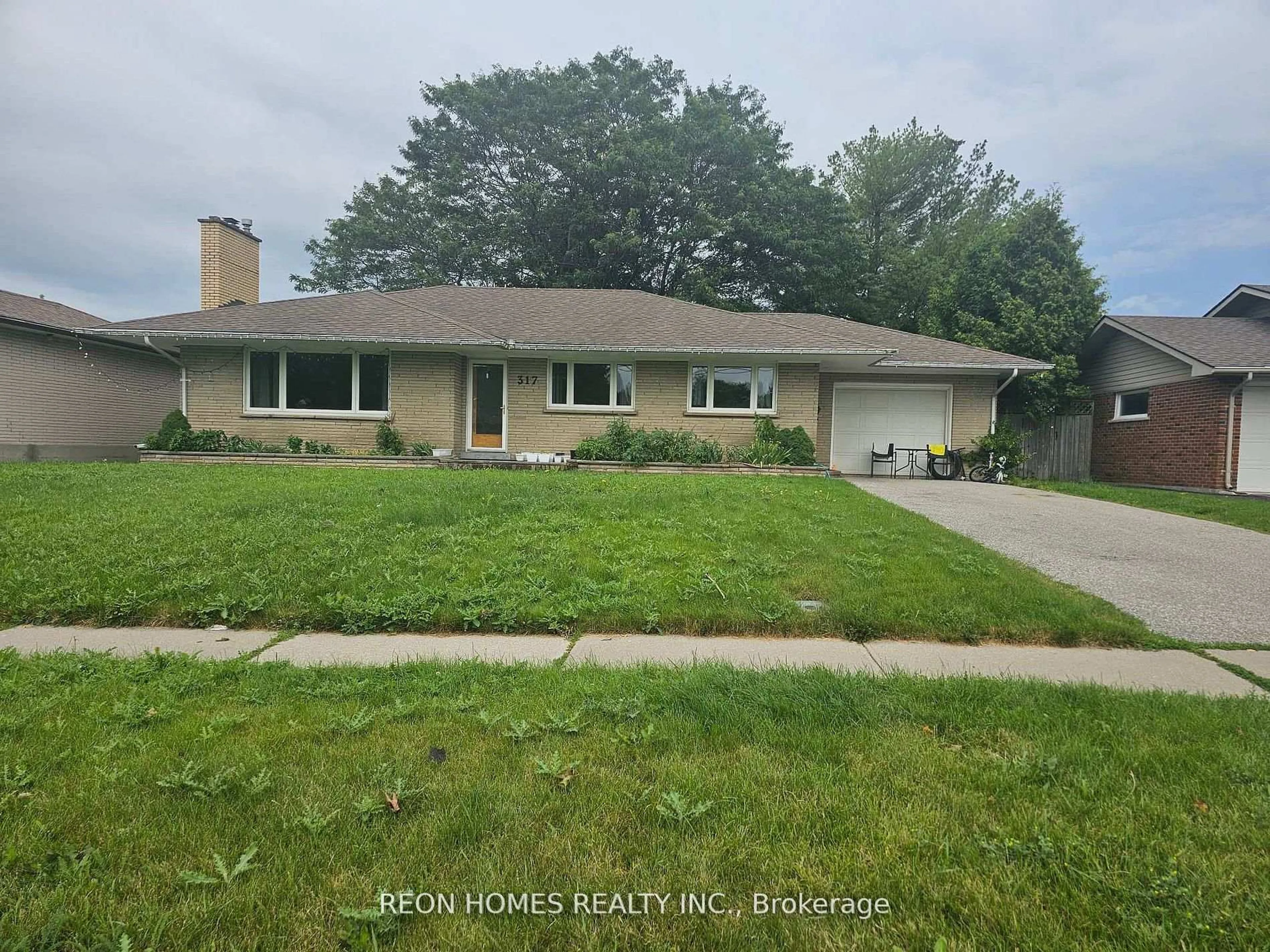 Home with vinyl exterior material, street for 317 FAREWELL St, Oshawa Ontario L1H 6L8