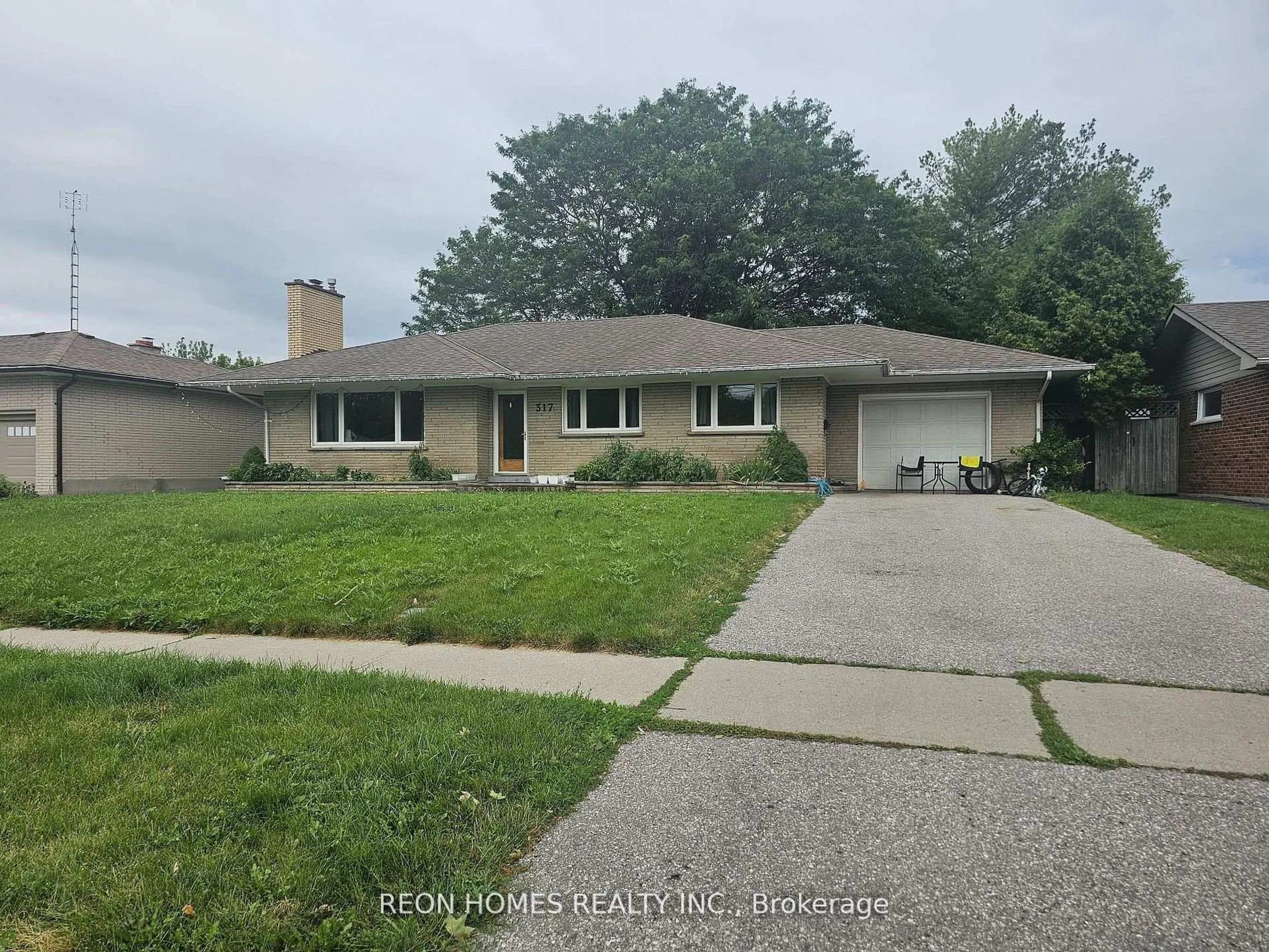 Home with vinyl exterior material, street for 317 FAREWELL St, Oshawa Ontario L1H 6L8
