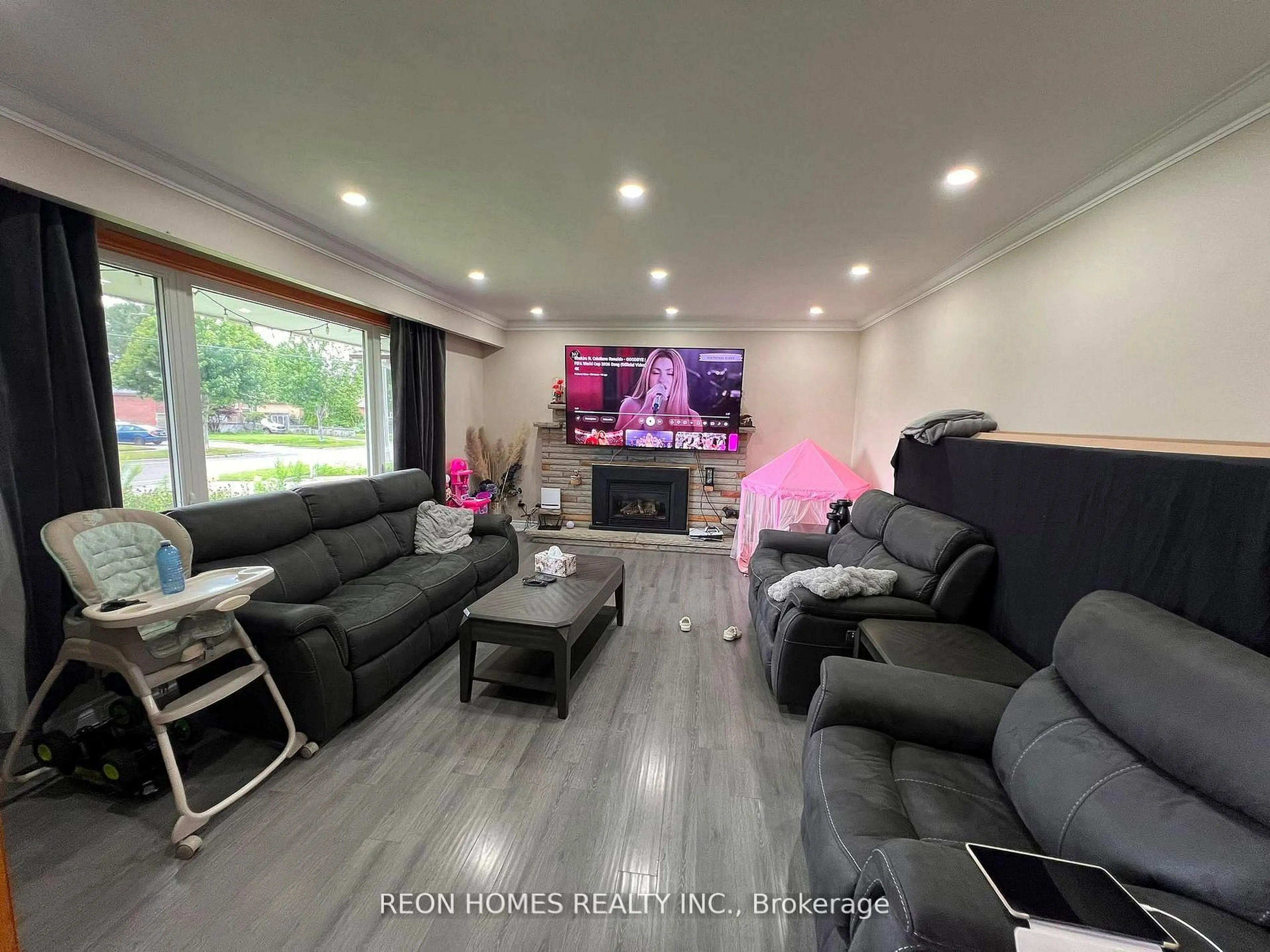 Unknown for 317 FAREWELL St, Oshawa Ontario L1H 6L8
