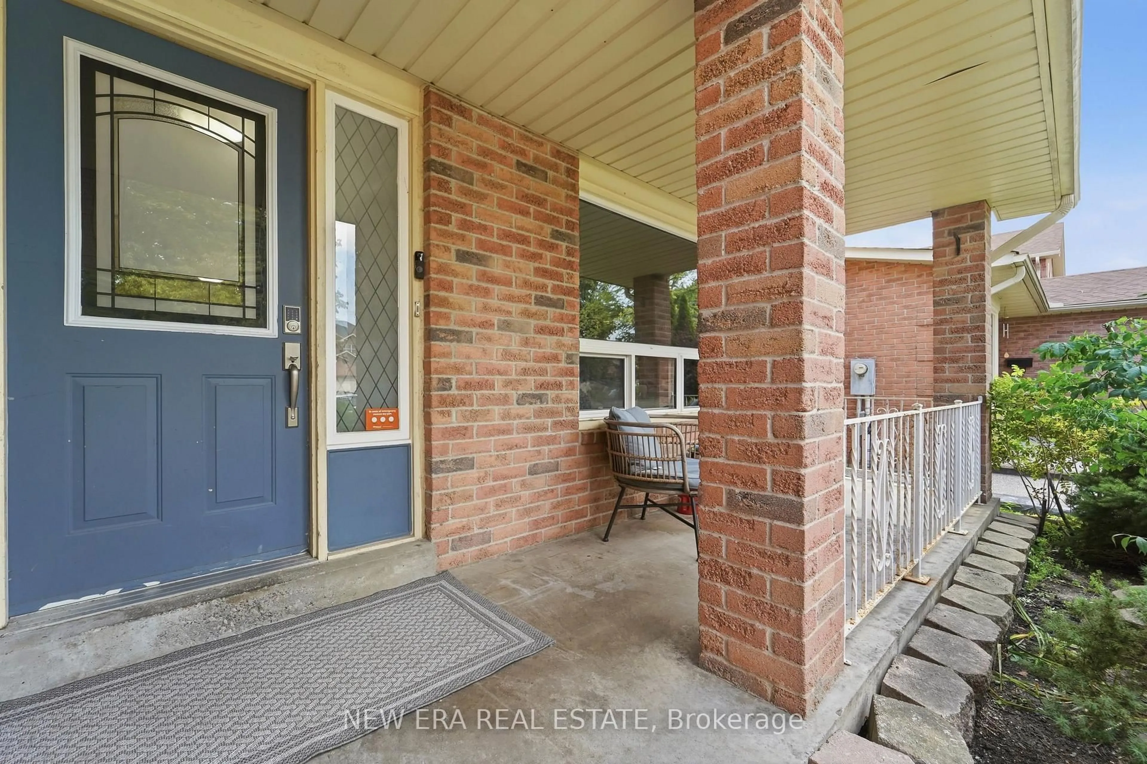 Indoor entryway for 630 Cognac Cres, Pickering Ontario L1X 1L9
