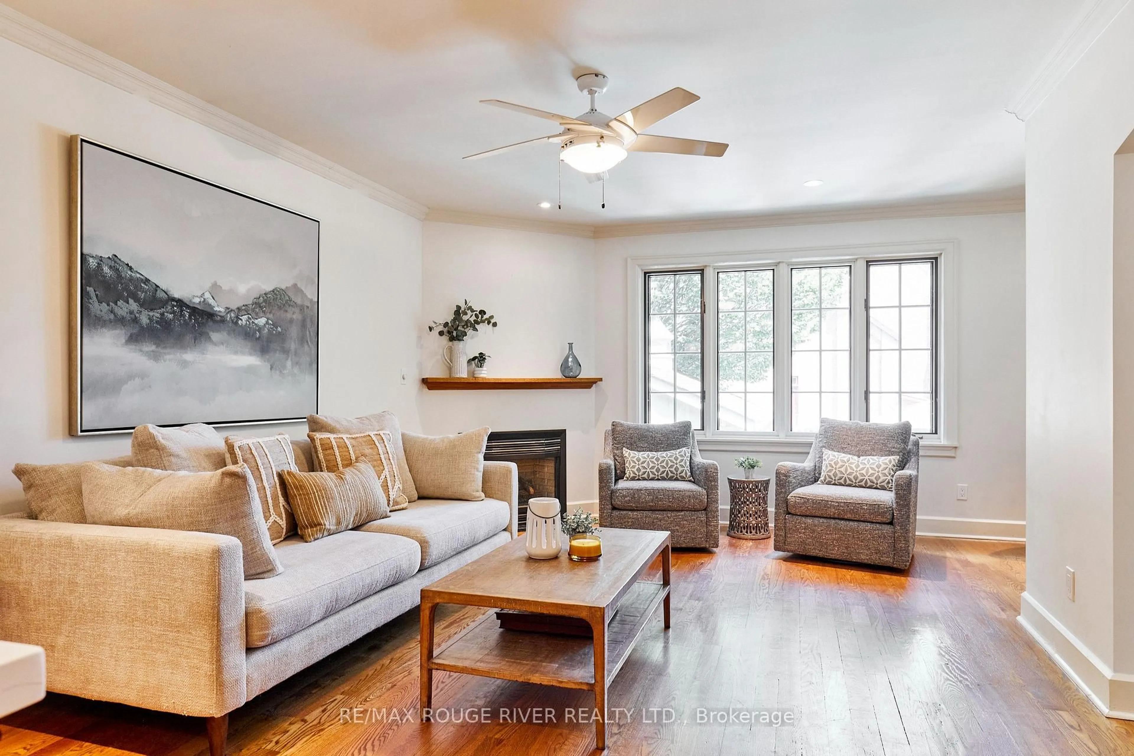 Living room with furniture, wood/laminate floor for 513 Centre St, Whitby Ontario L1N 4W5