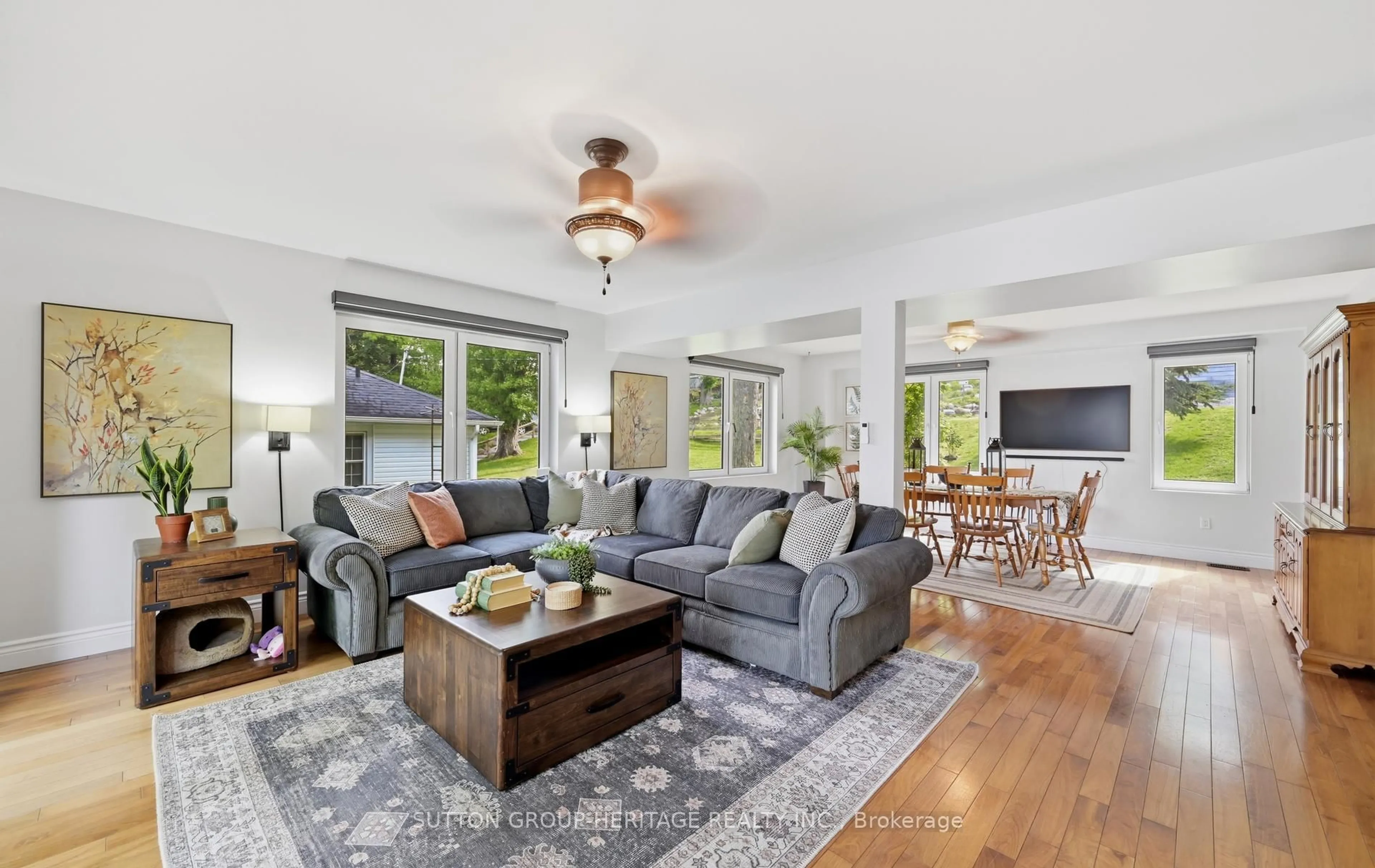 Living room with furniture, wood/laminate floor for 62 Lakeside Beach Rd, Scugog Ontario L9L 1B4