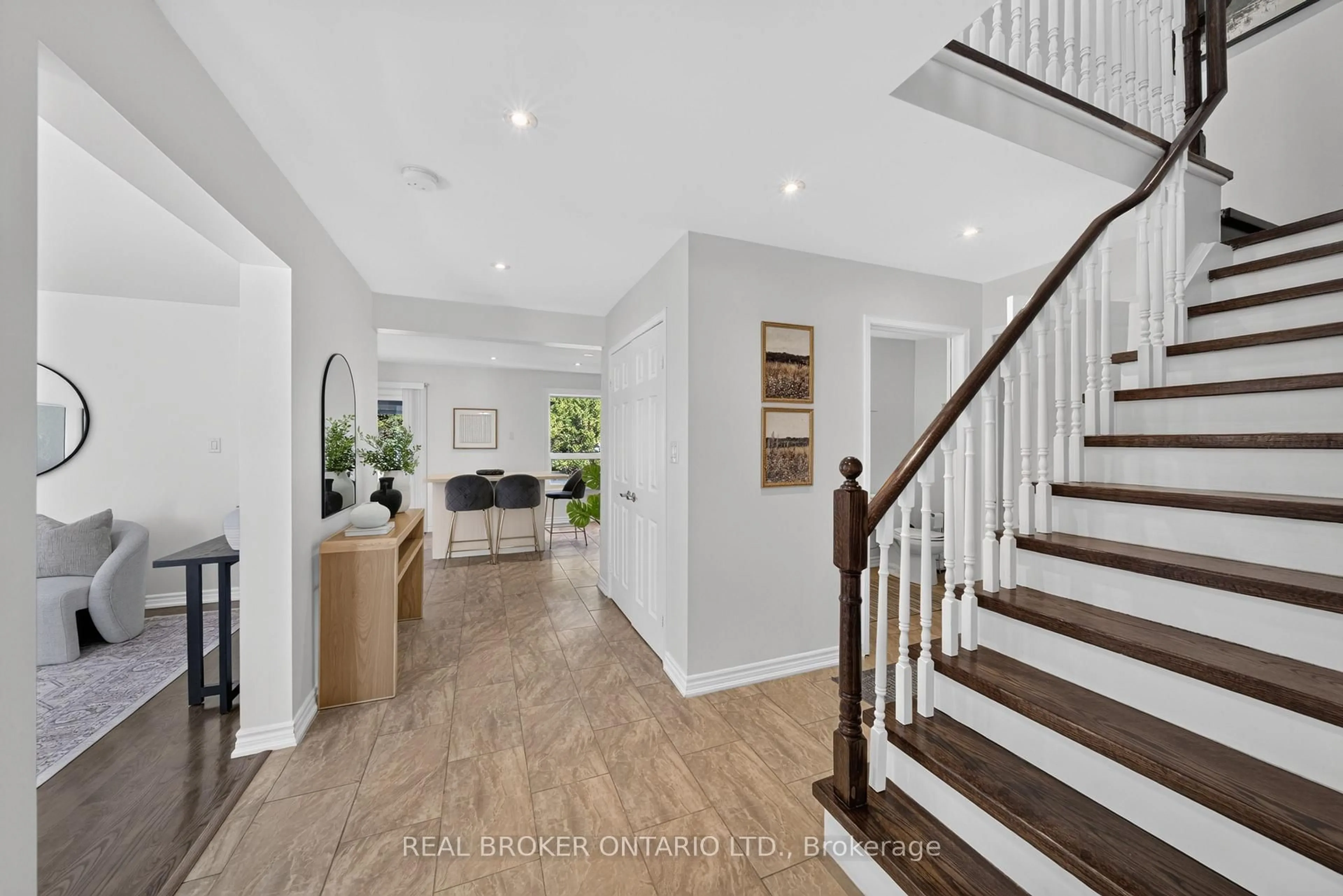 Indoor entryway for 63 Eric Clarke Dr, Whitby Ontario L1R 2H6
