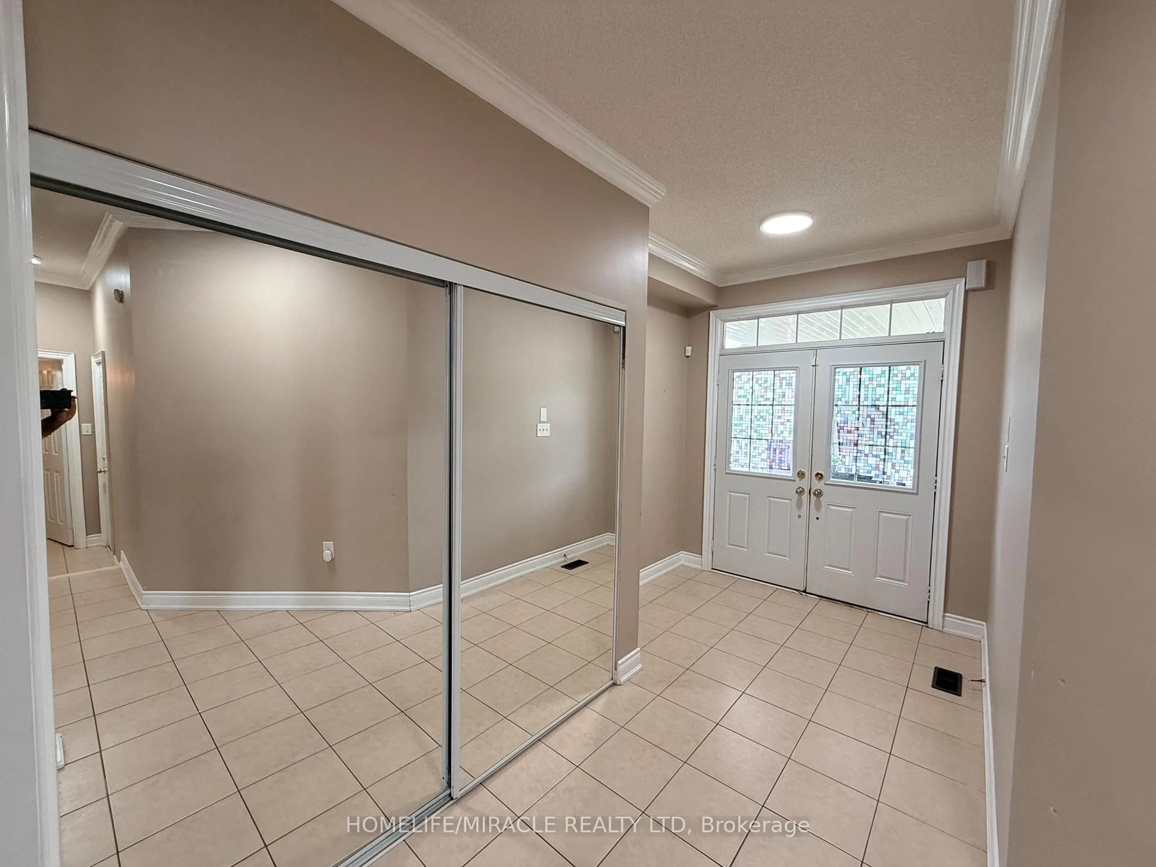 Indoor entryway for 1600 Rockaway St, Oshawa Ontario L1K 0L8