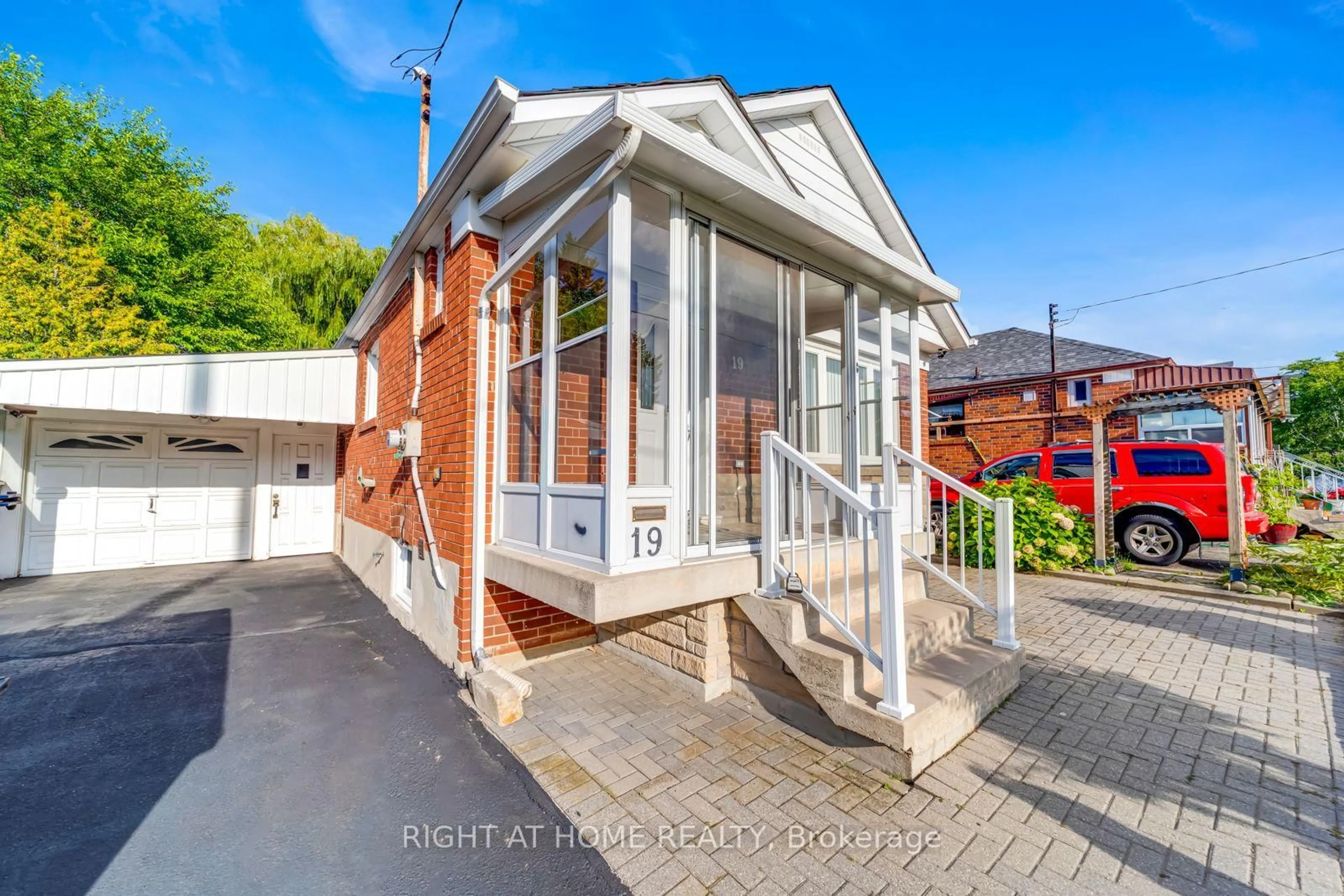 A pic from outside/outdoor area/front of a property/back of a property/a pic from drone, street for 19 Martorino Dr, Toronto Ontario M1K 2J1