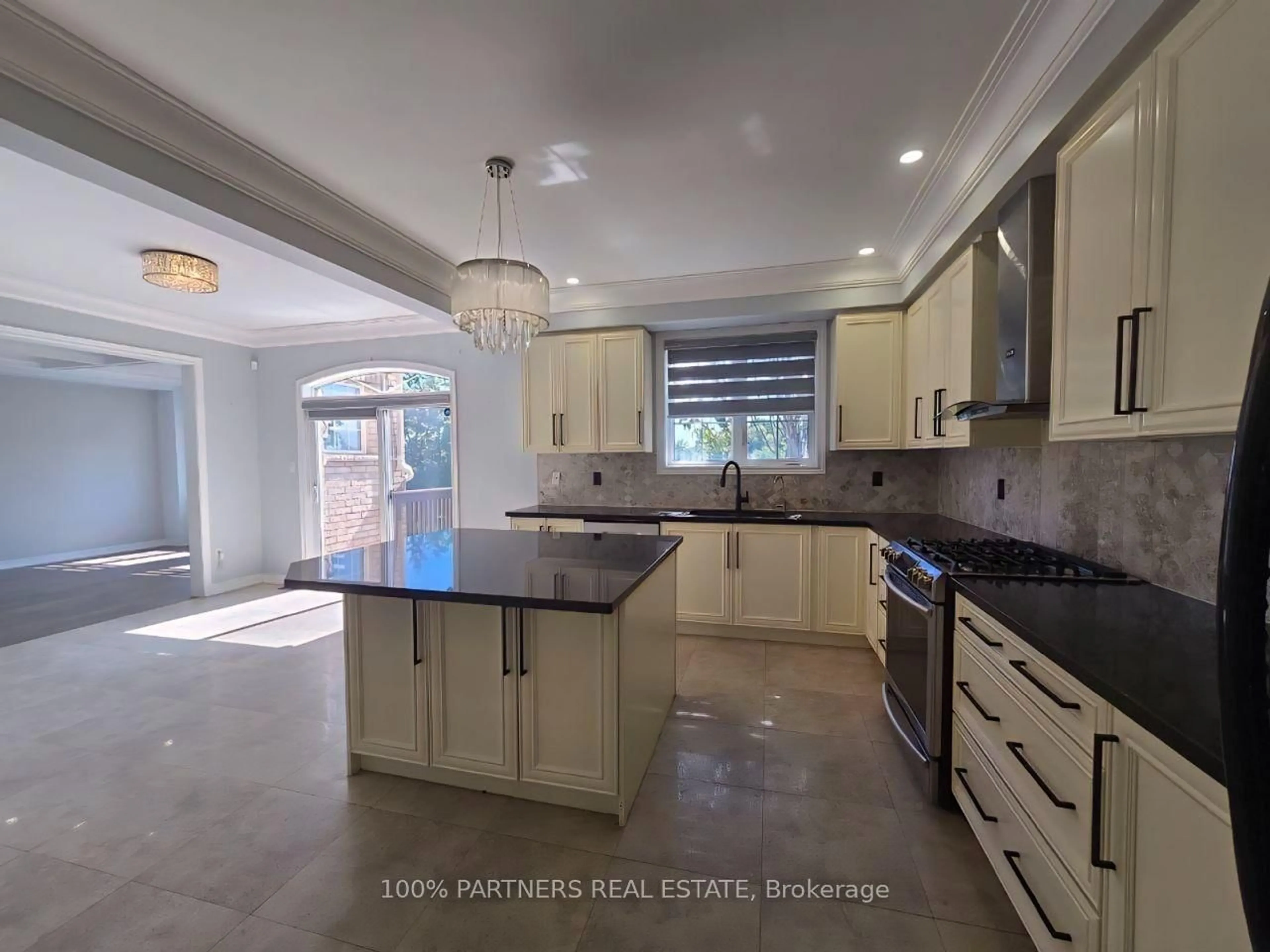 Open concept kitchen, ceramic/tile floor for 8 St. Philip Crt, Whitby Ontario L1P 0A5