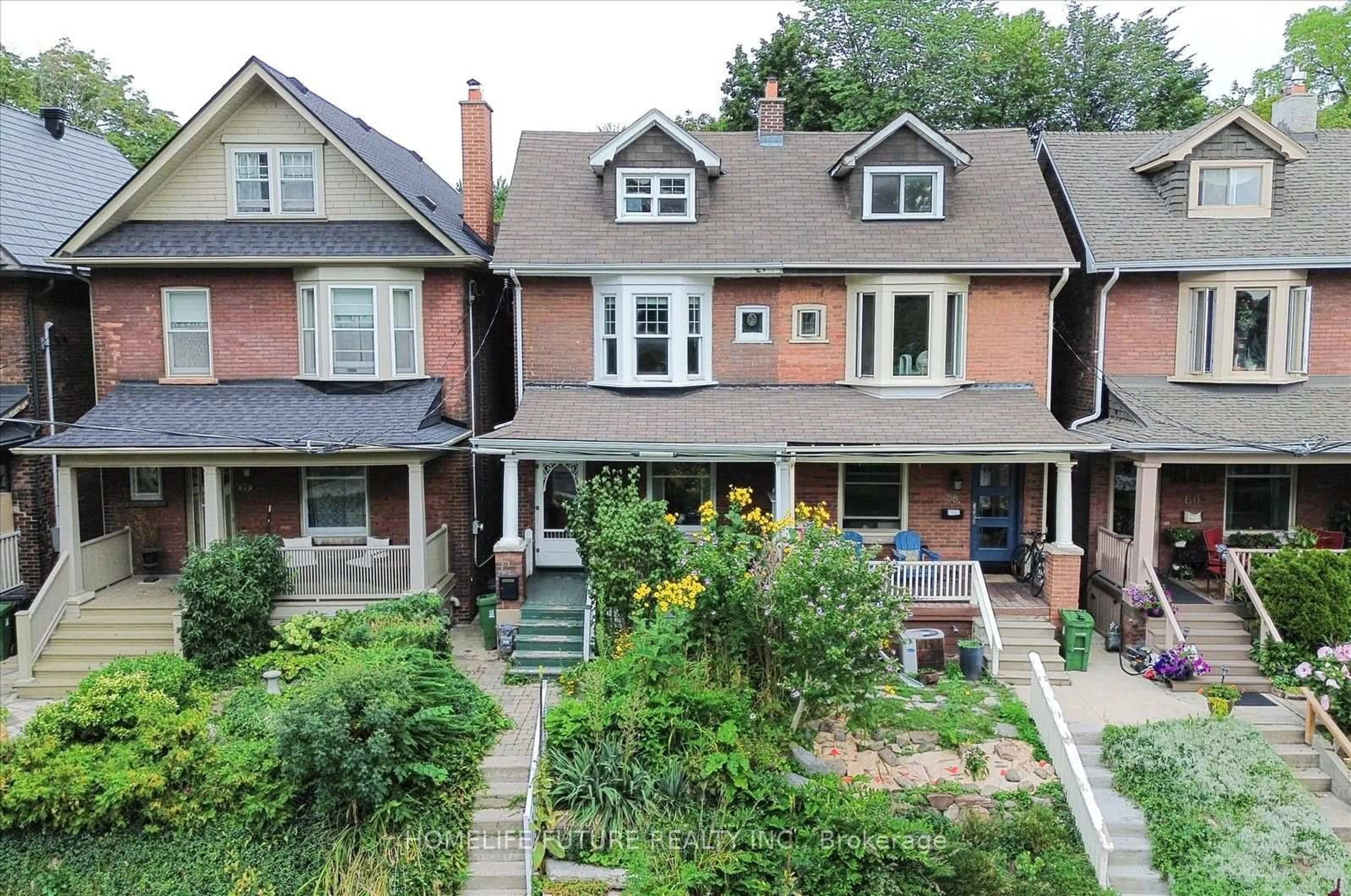 A pic from outside/outdoor area/front of a property/back of a property/a pic from drone, street for 56 Sparkhall Ave, Toronto Ontario M4K 1G6