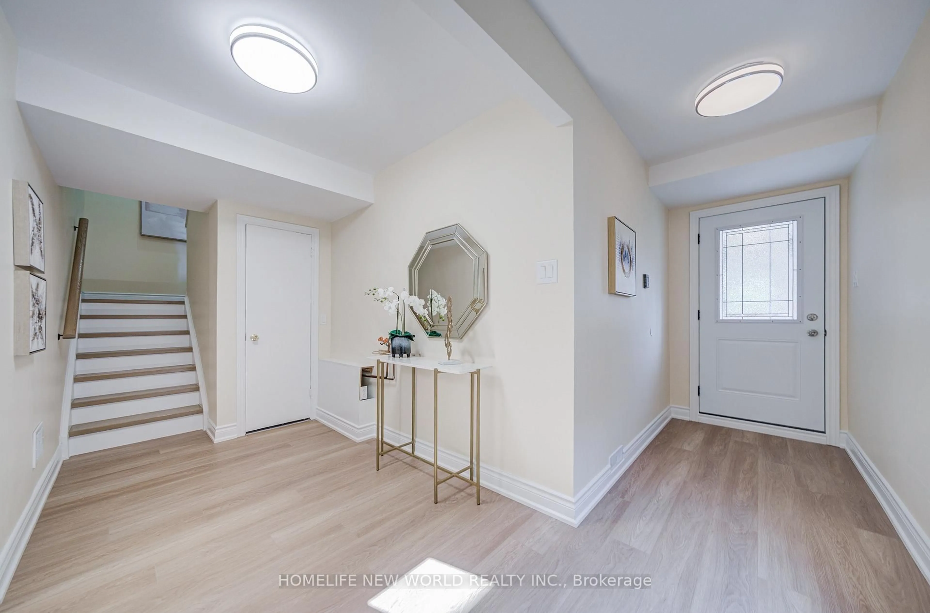 Indoor entryway for 46 Tineta Cres, Toronto Ontario M1S 2Y6