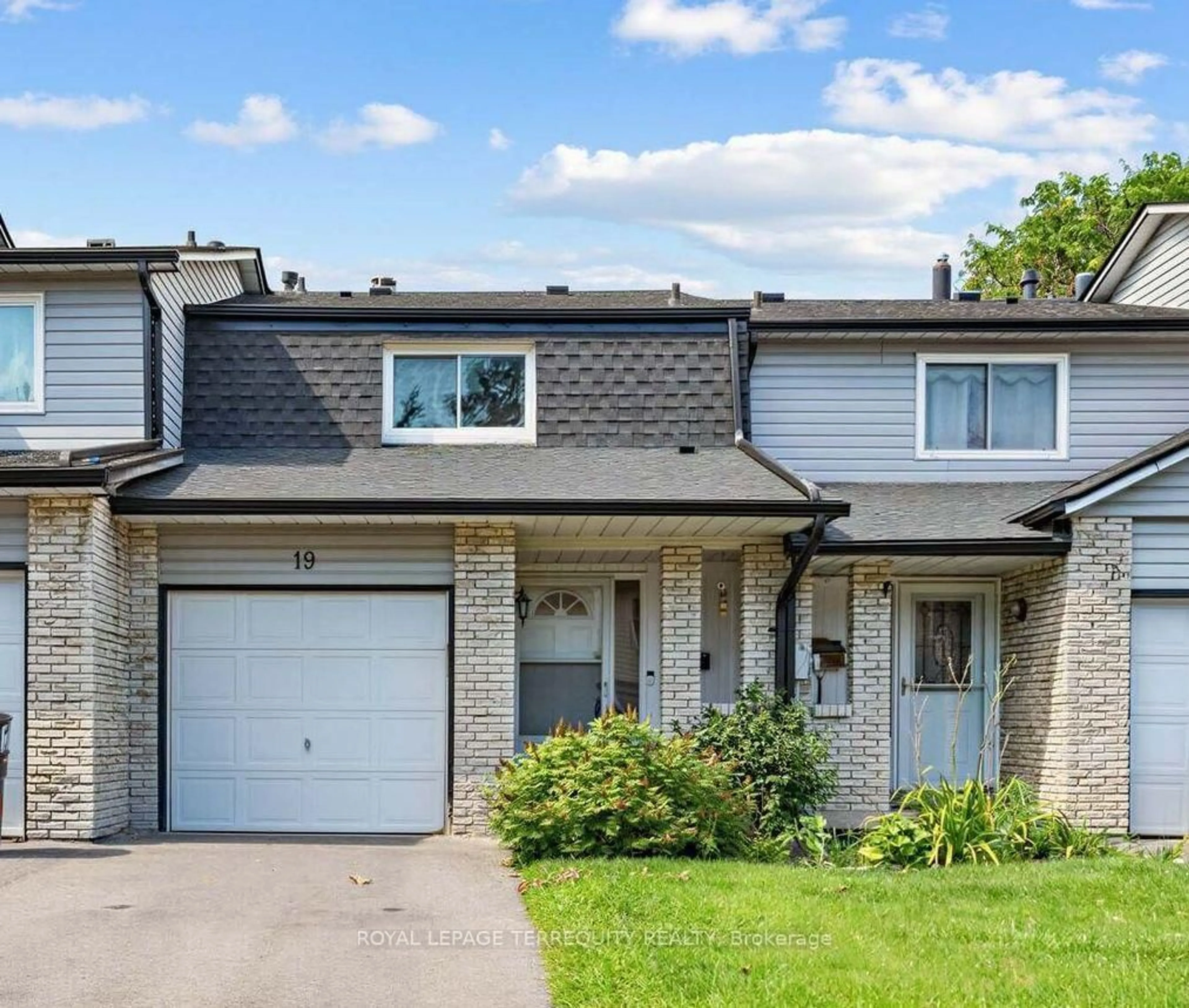 Home with vinyl exterior material, street for 1330 Trowbridge Dr #19, Oshawa Ontario L1G 7L1