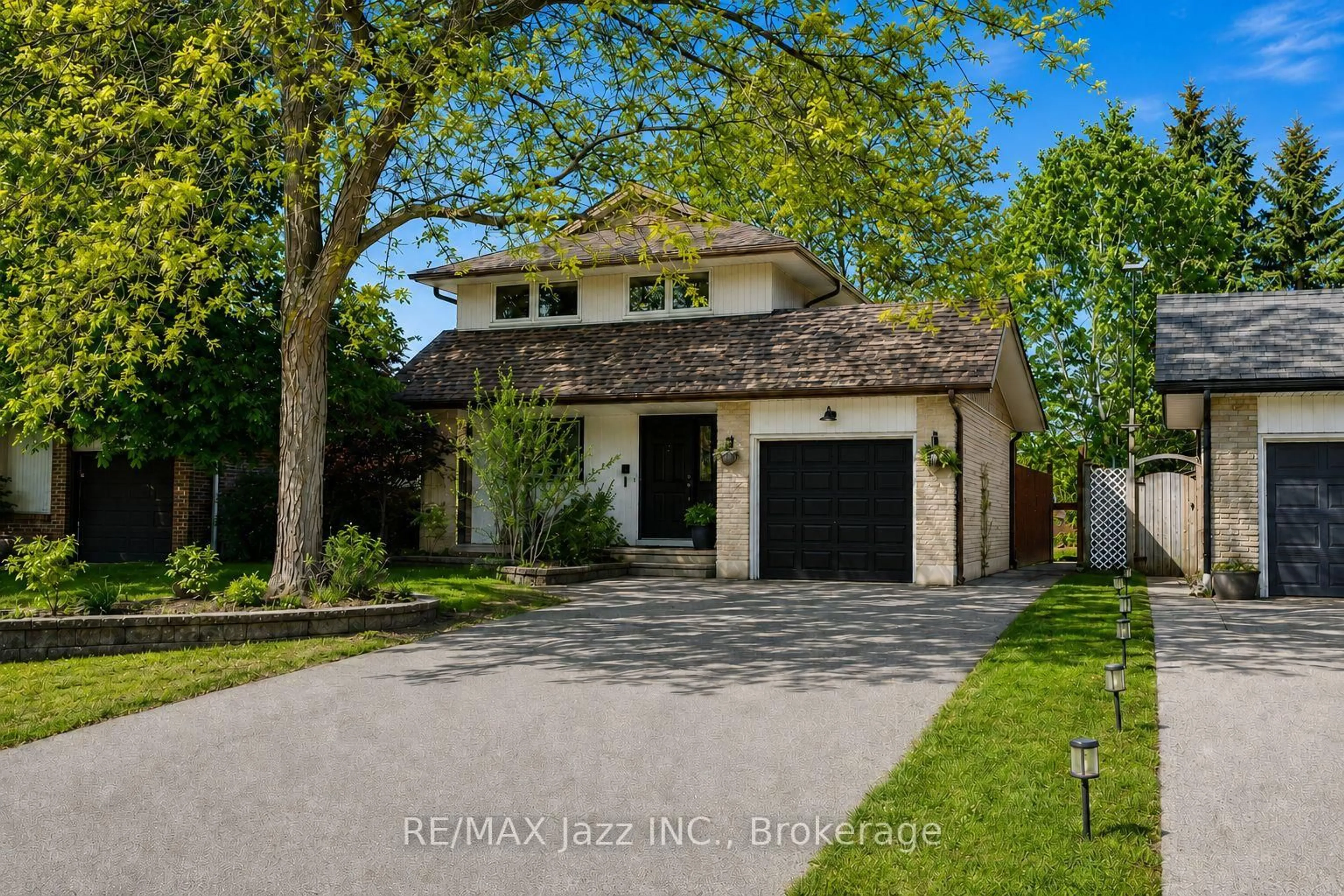 Home with brick exterior material, street for 304 Annes St, Whitby Ontario L1N 5V6