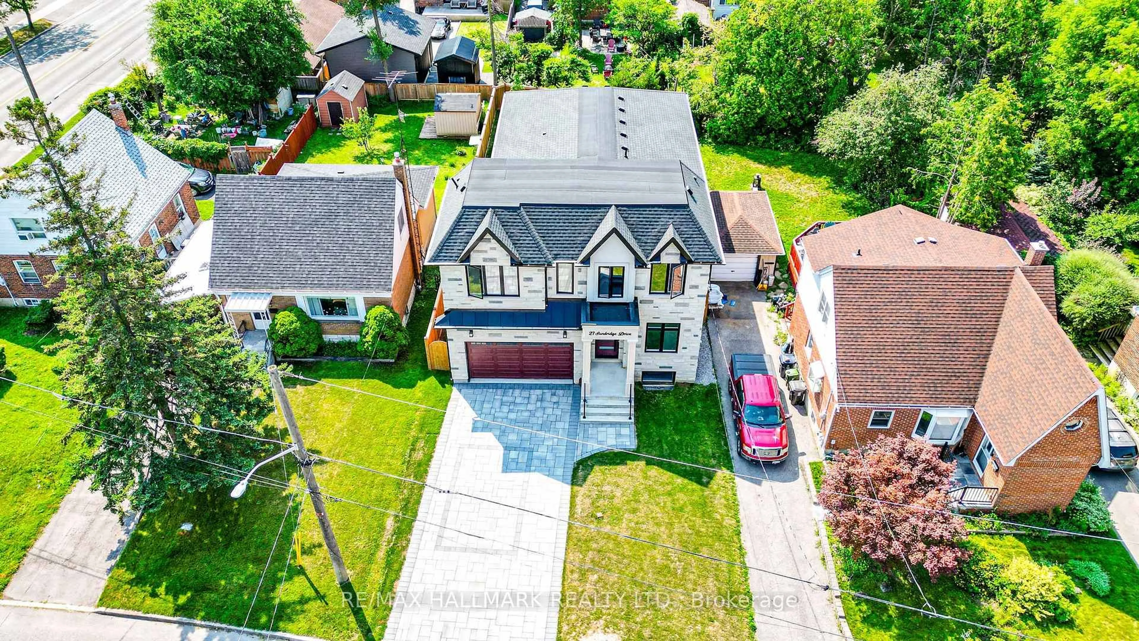 A pic from outside/outdoor area/front of a property/back of a property/a pic from drone, street for 27 Sundridge Dr, Toronto Ontario M1L 2J4