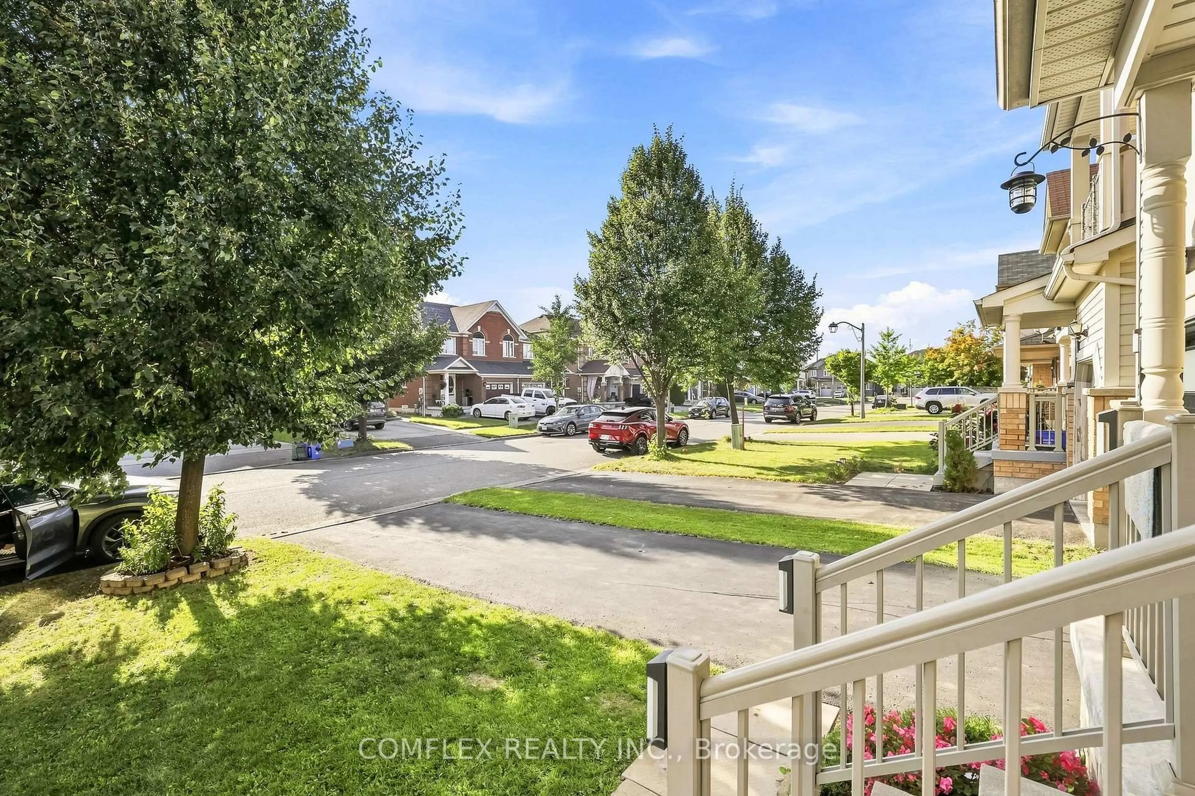 A pic from outside/outdoor area/front of a property/back of a property/a pic from drone, street for 5 Rich Cres, Whitby Ontario L1P 1V9