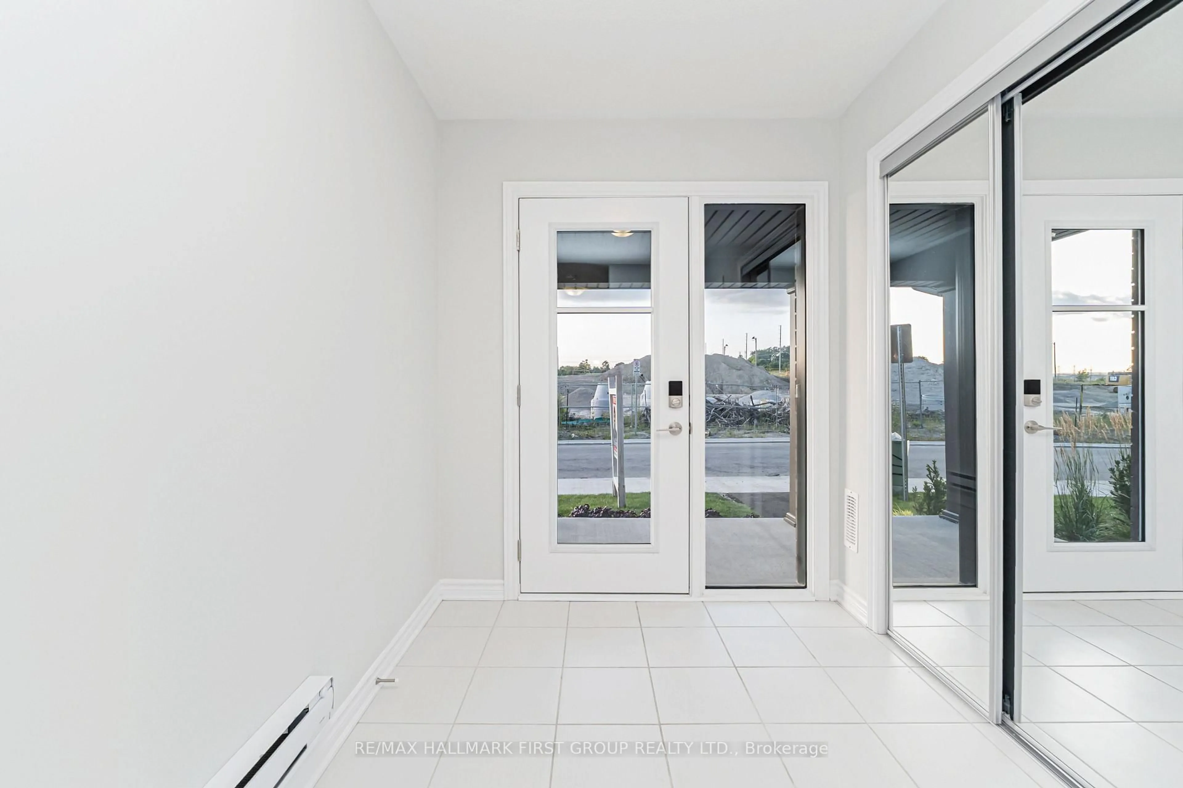 Indoor entryway for 1178 Greentree Path, Oshawa Ontario L1H 8L7