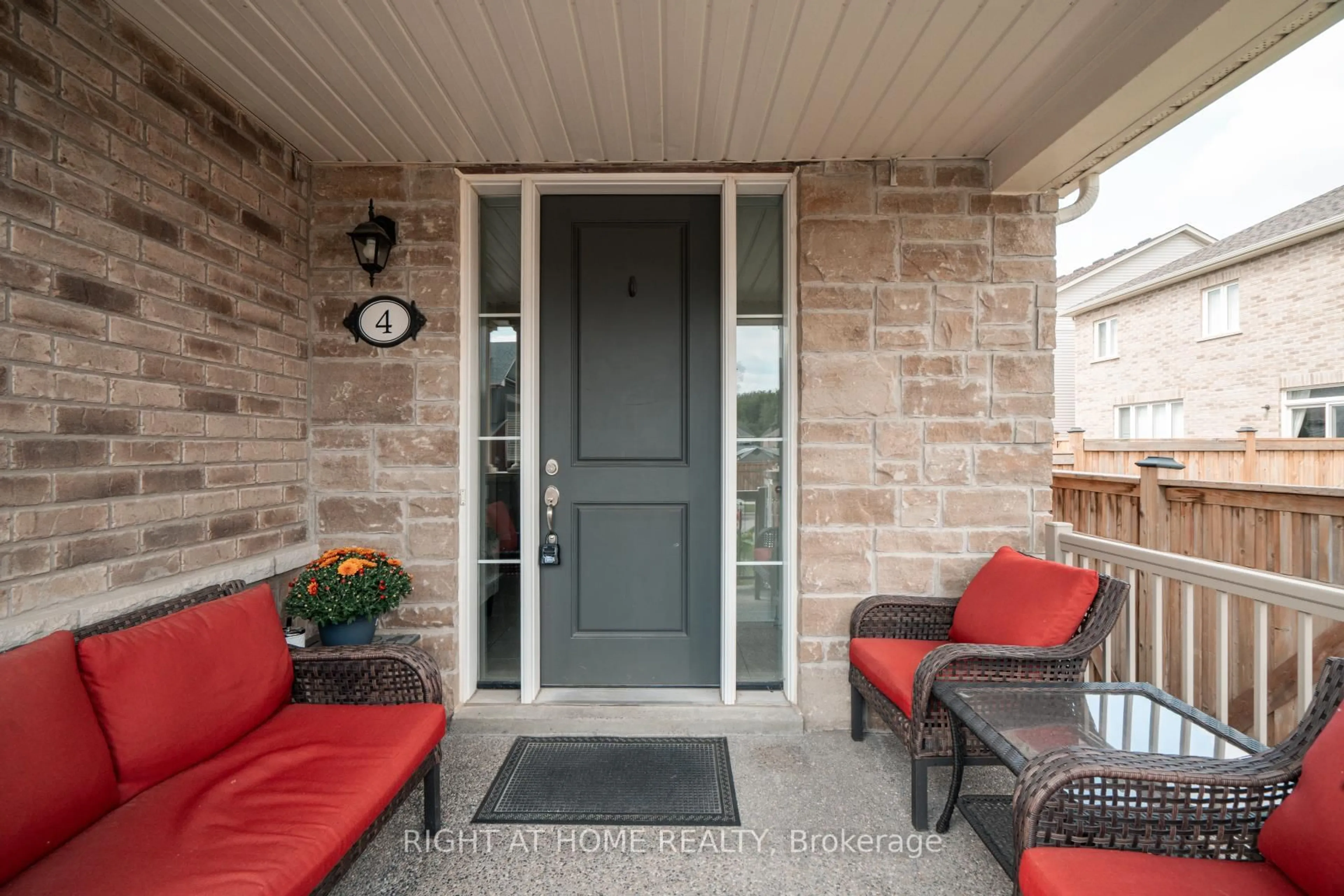 Indoor entryway for 4 Bill Hutchinson Cres, Clarington Ontario L1C 7E1