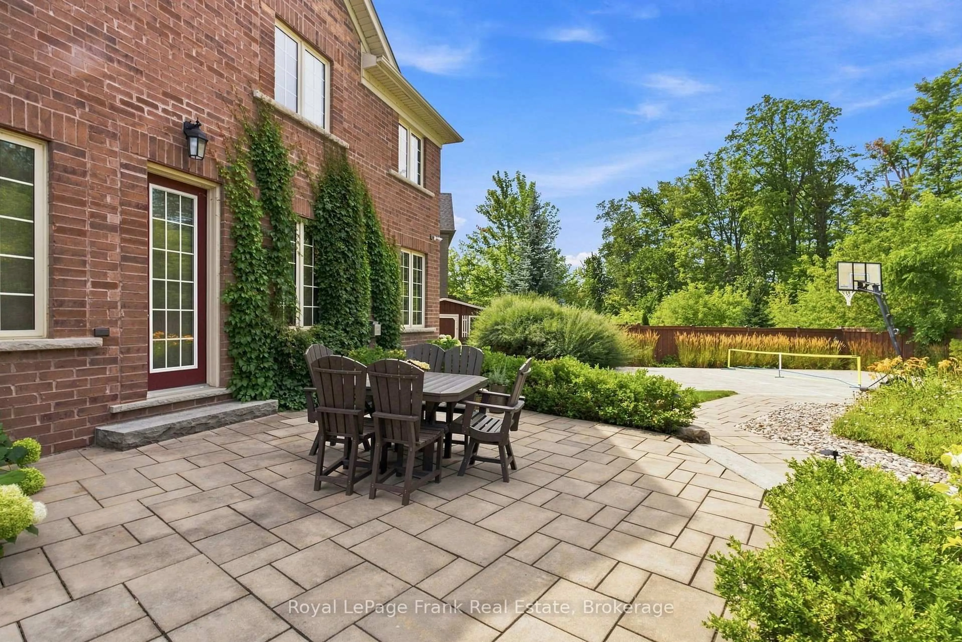 Patio, street for 218 Arctic Actress Crt, Oshawa Ontario L1L 0H3
