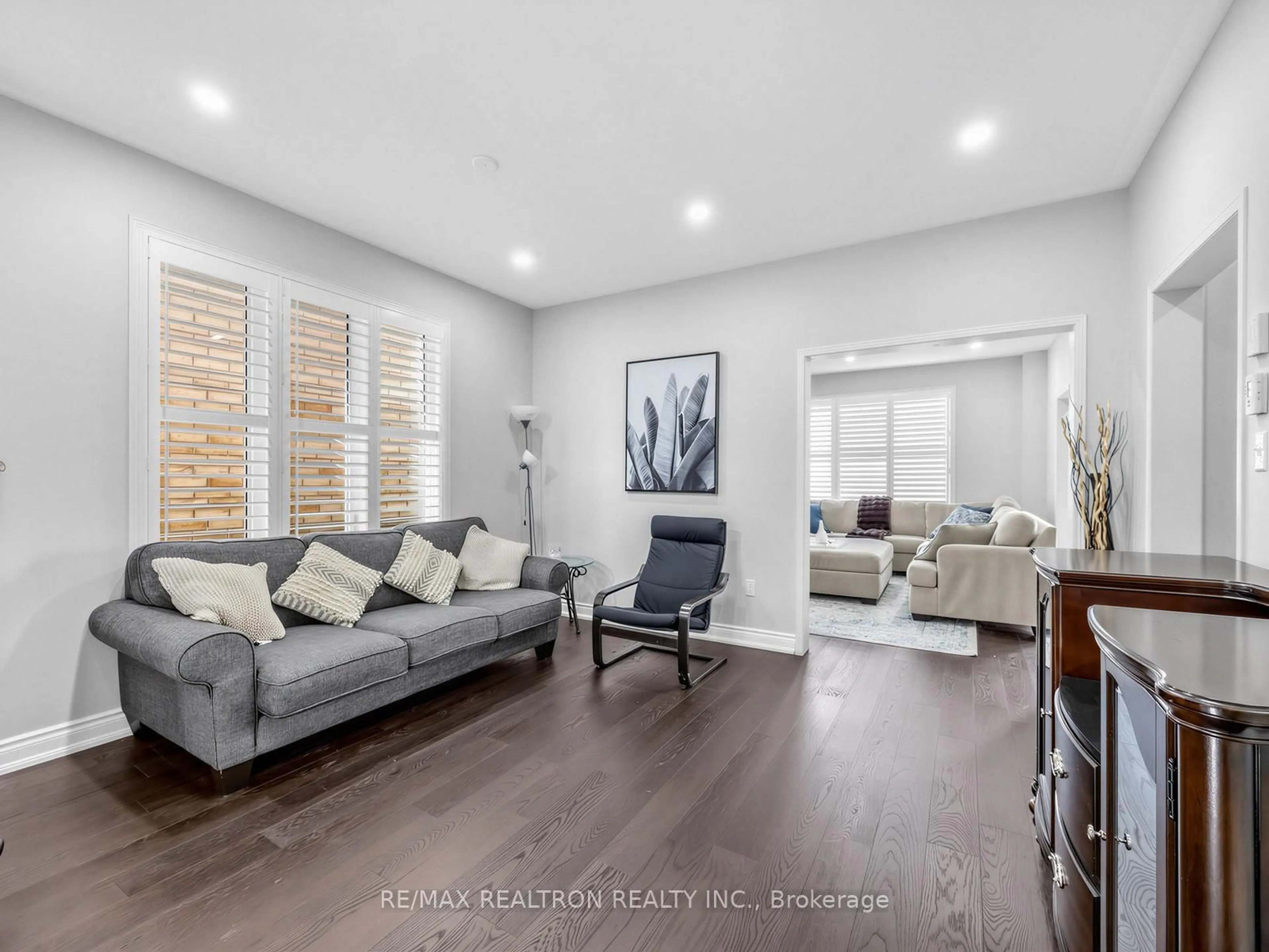 Living room with furniture, unknown for 2571 Kentucky Derby Way, Oshawa Ontario L1L 0K2