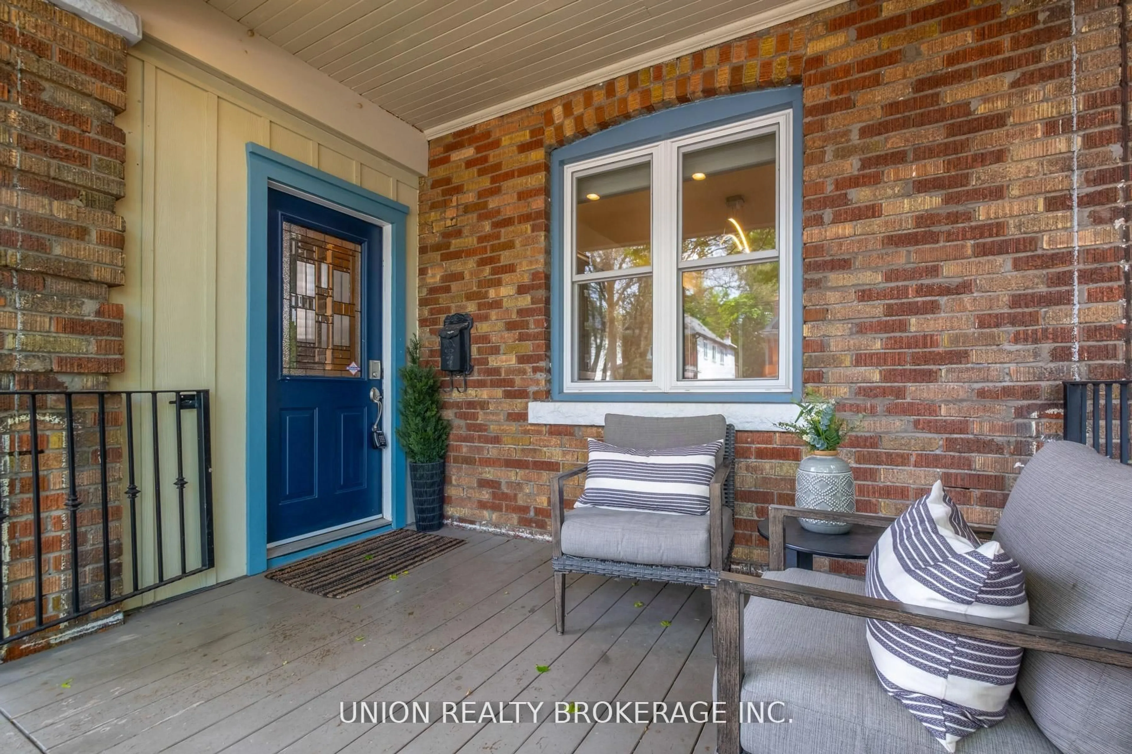 Indoor entryway for 99 Hiawatha Rd, Toronto Ontario M4L 2X7
