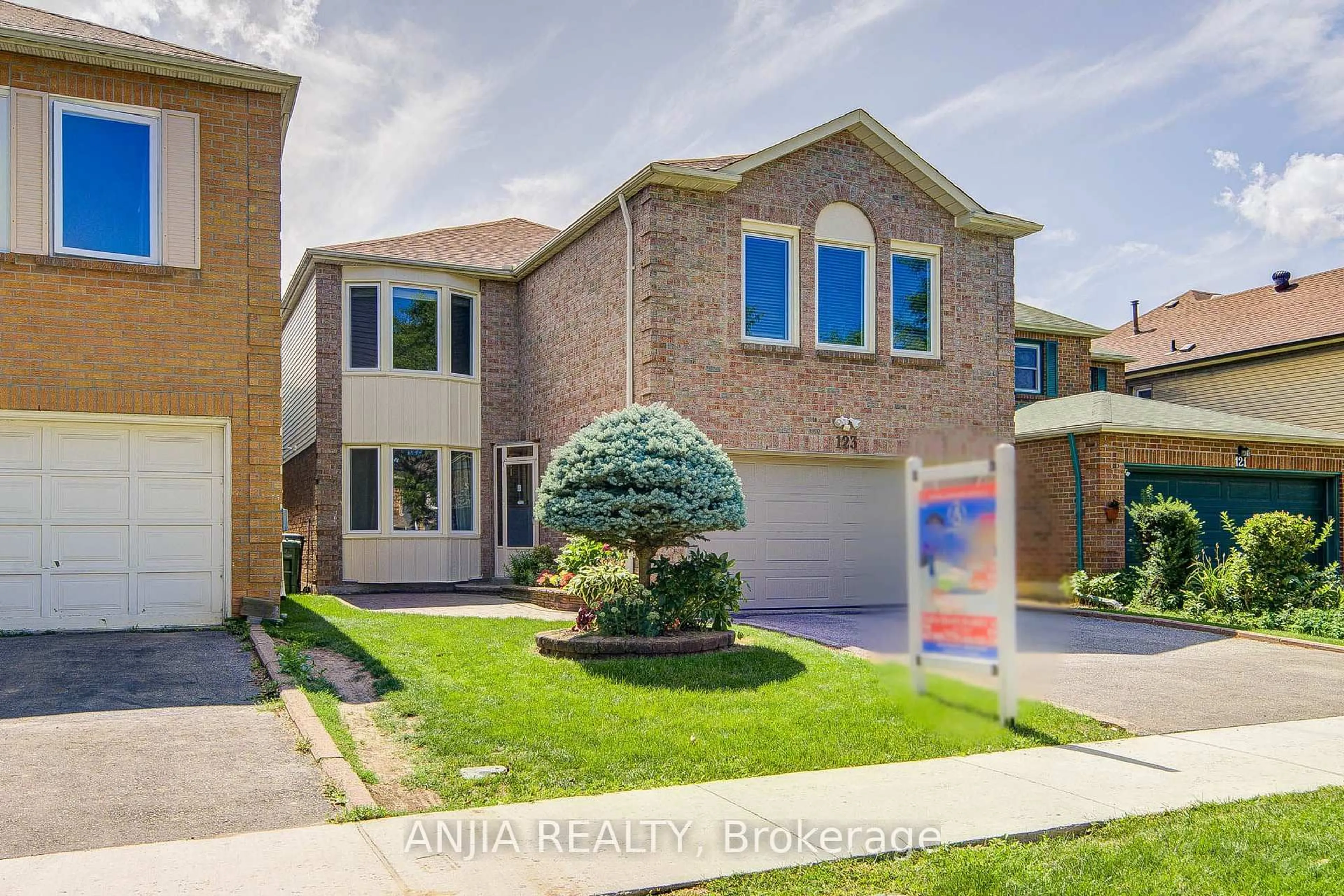 Home with brick exterior material, street for 123 Chapel Park Sq, Toronto Ontario M1V 2S3