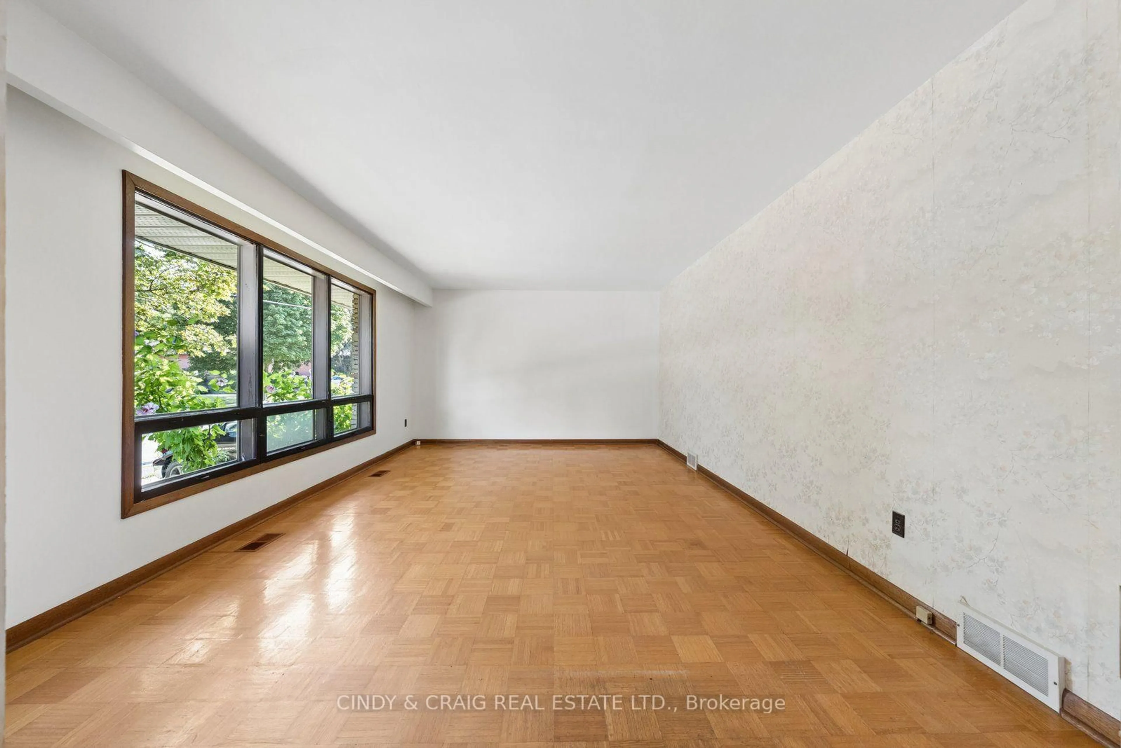 A pic of a room for 522 Dunkirk Ave, Oshawa Ontario L1H 3G7
