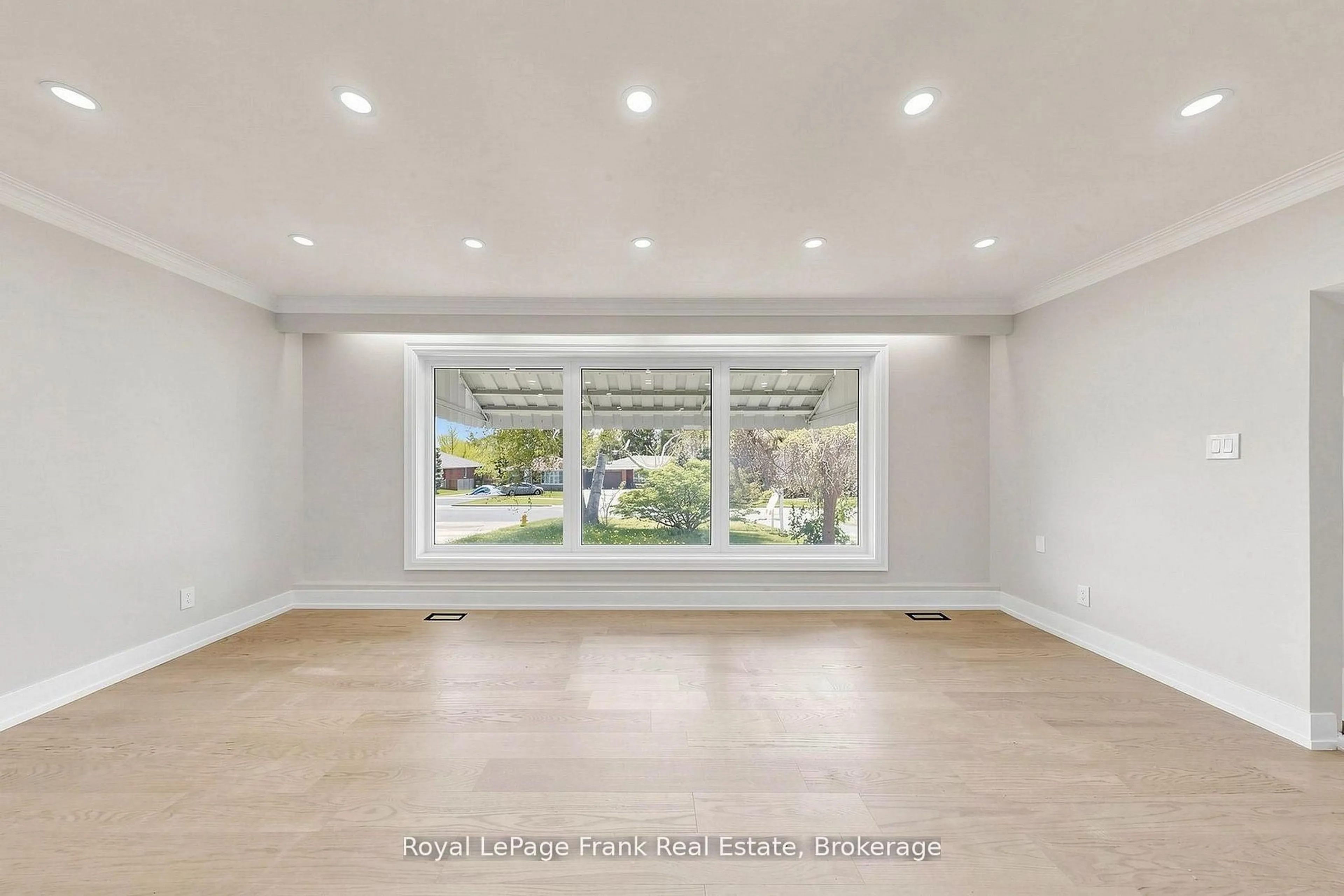 Unknown for 344 Rossland Rd, Oshawa Ontario L1G 2X1