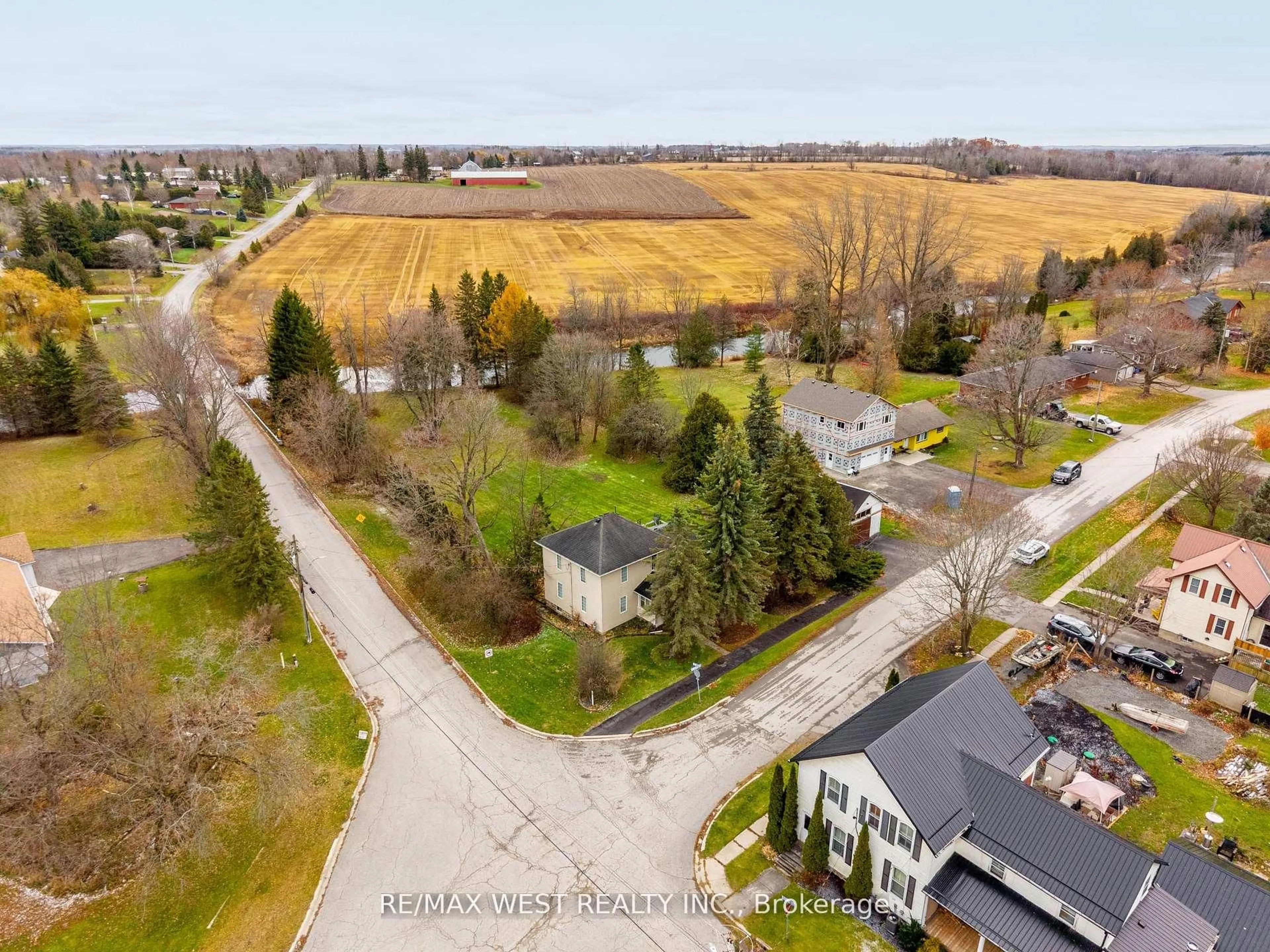 A pic from outside/outdoor area/front of a property/back of a property/a pic from drone, unknown for 4 Coryell St, Scugog Ontario L0C 1G0