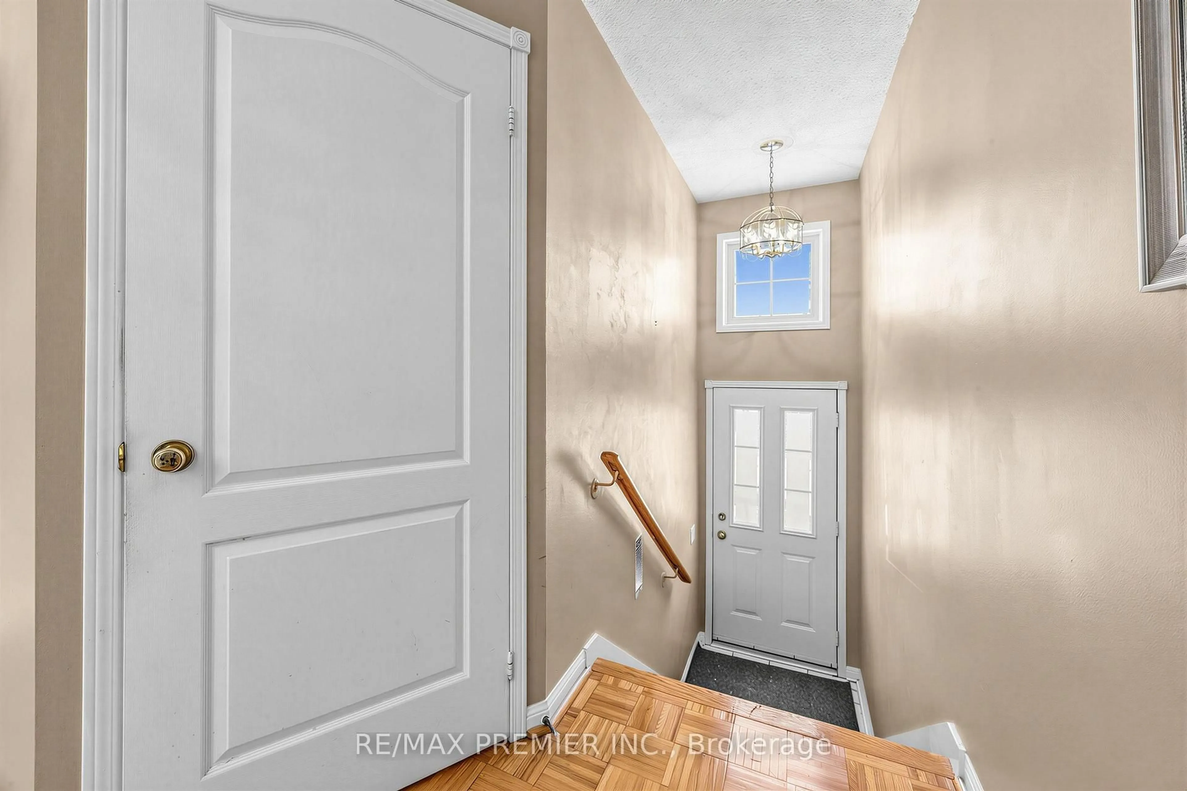 Indoor entryway for 1400 The Esplanade #602, Pickering Ontario L1V 6V2