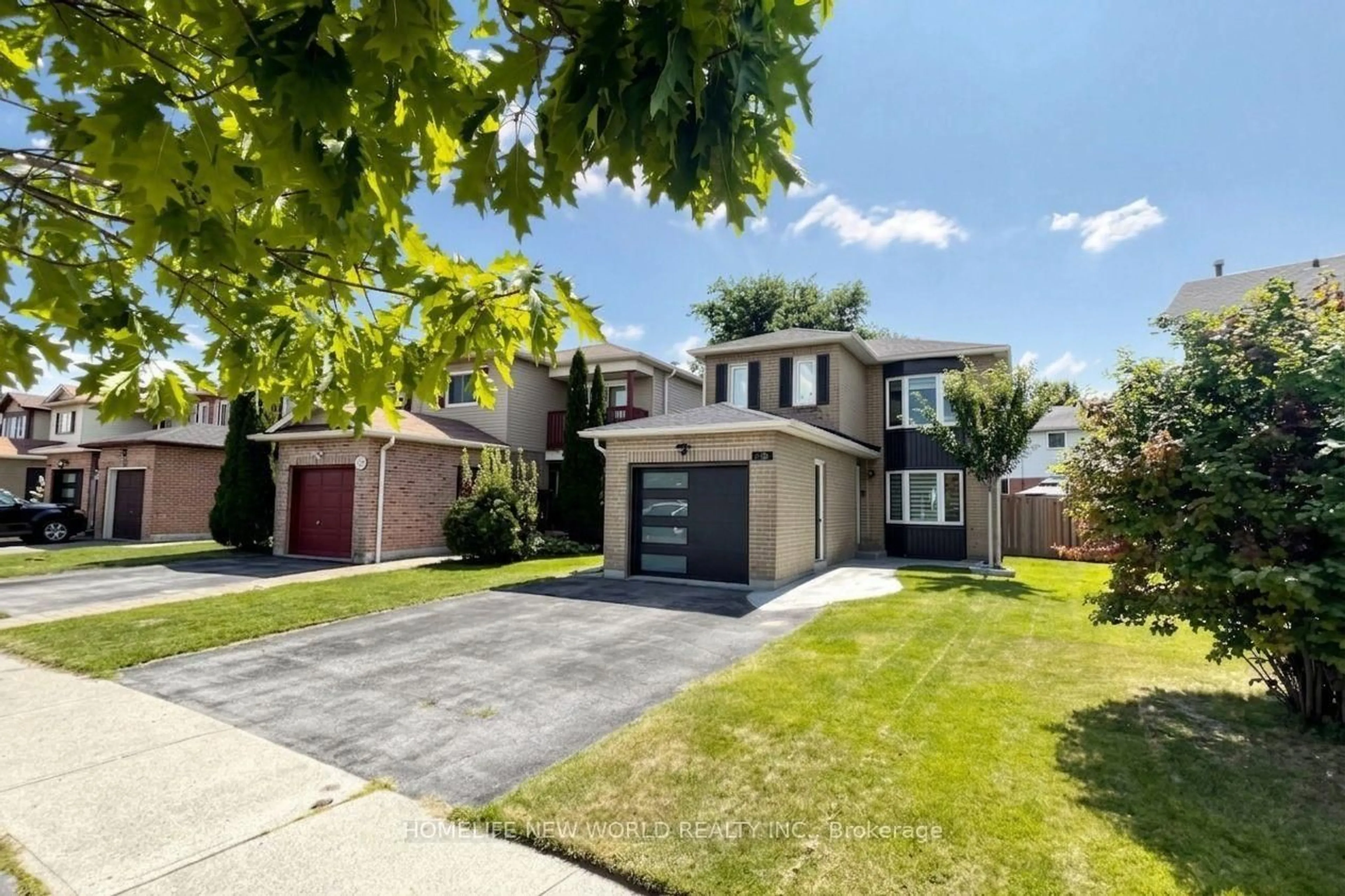 A pic from outside/outdoor area/front of a property/back of a property/a pic from drone, street for 136 Reed Dr, Ajax Ontario L1S 6V2