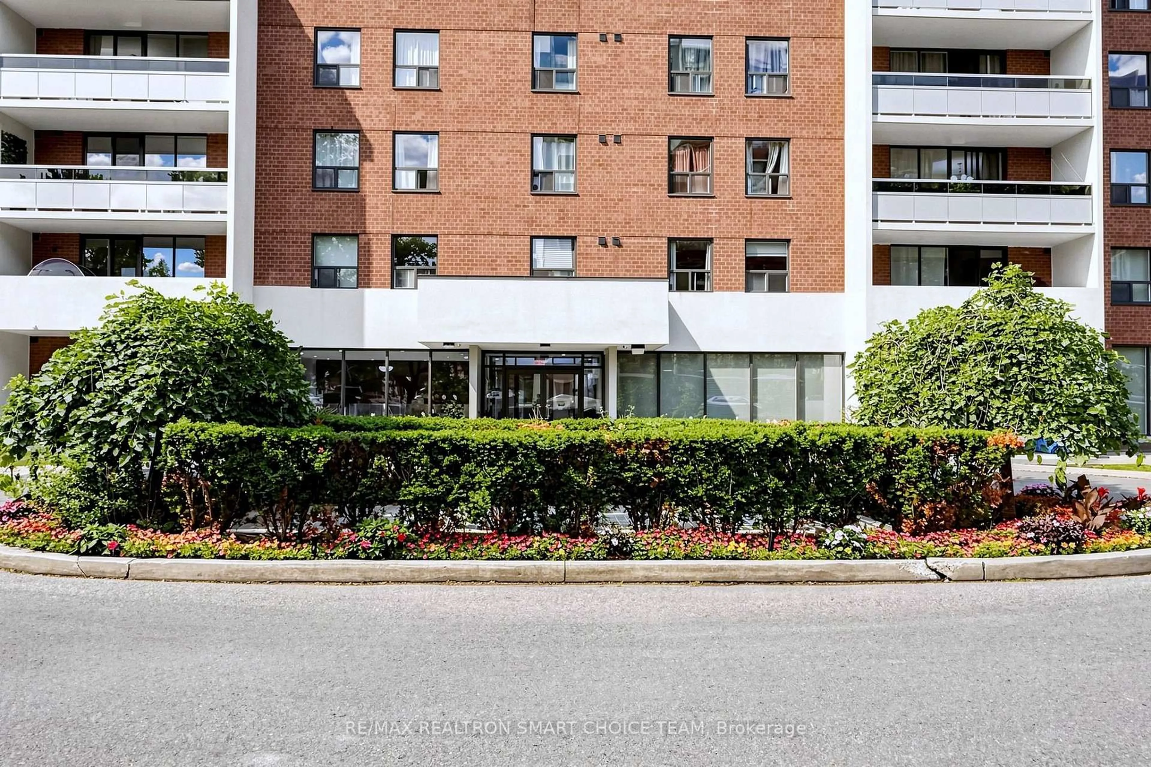 Patio, street for 1250 Bridletowne Circ #907, Toronto Ontario M1W 2V1