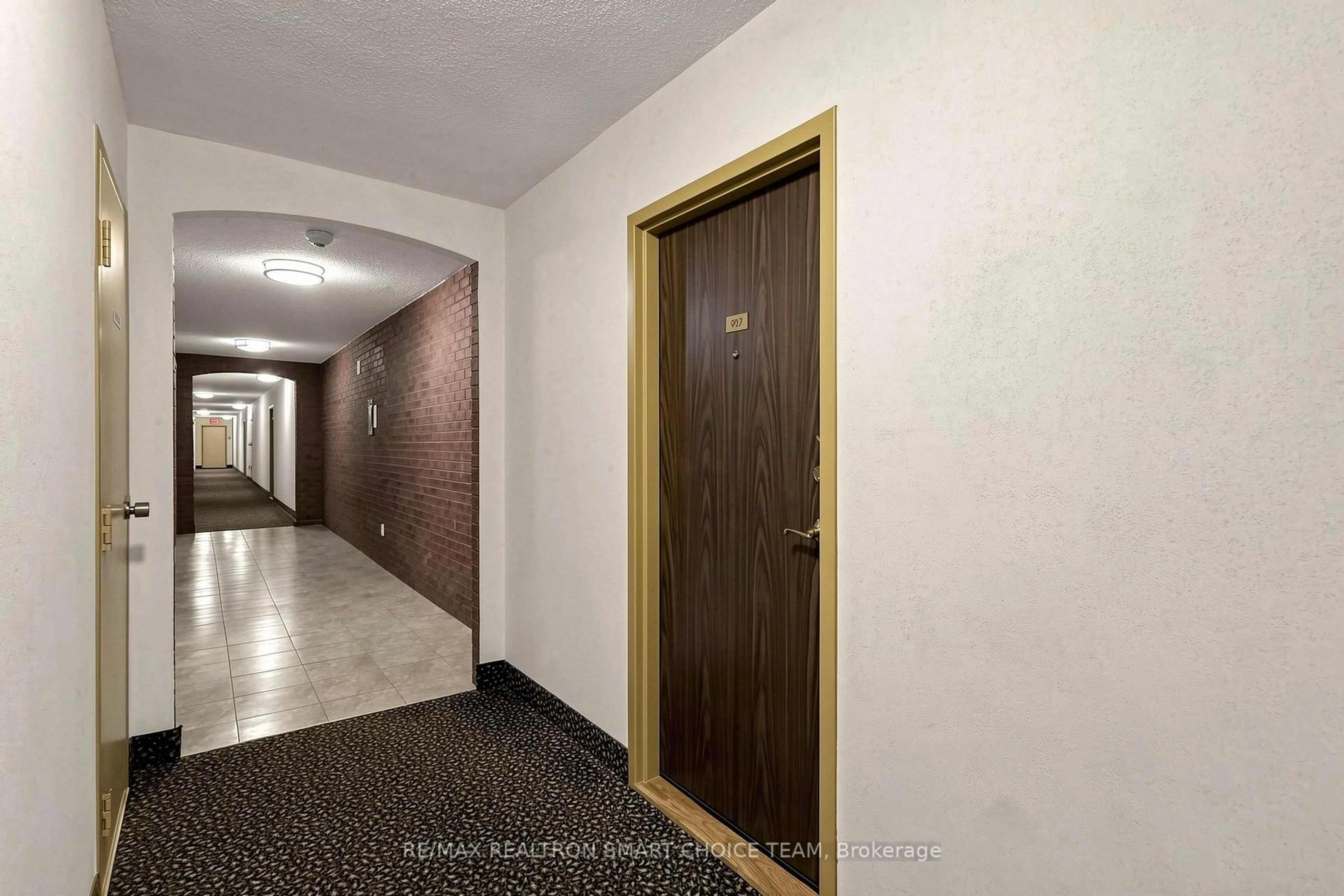 Indoor foyer for 1250 Bridletowne Circ #907, Toronto Ontario M1W 2V1