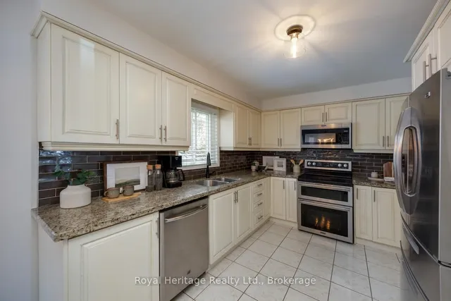 16 Donald Wilson St, Whitby 2