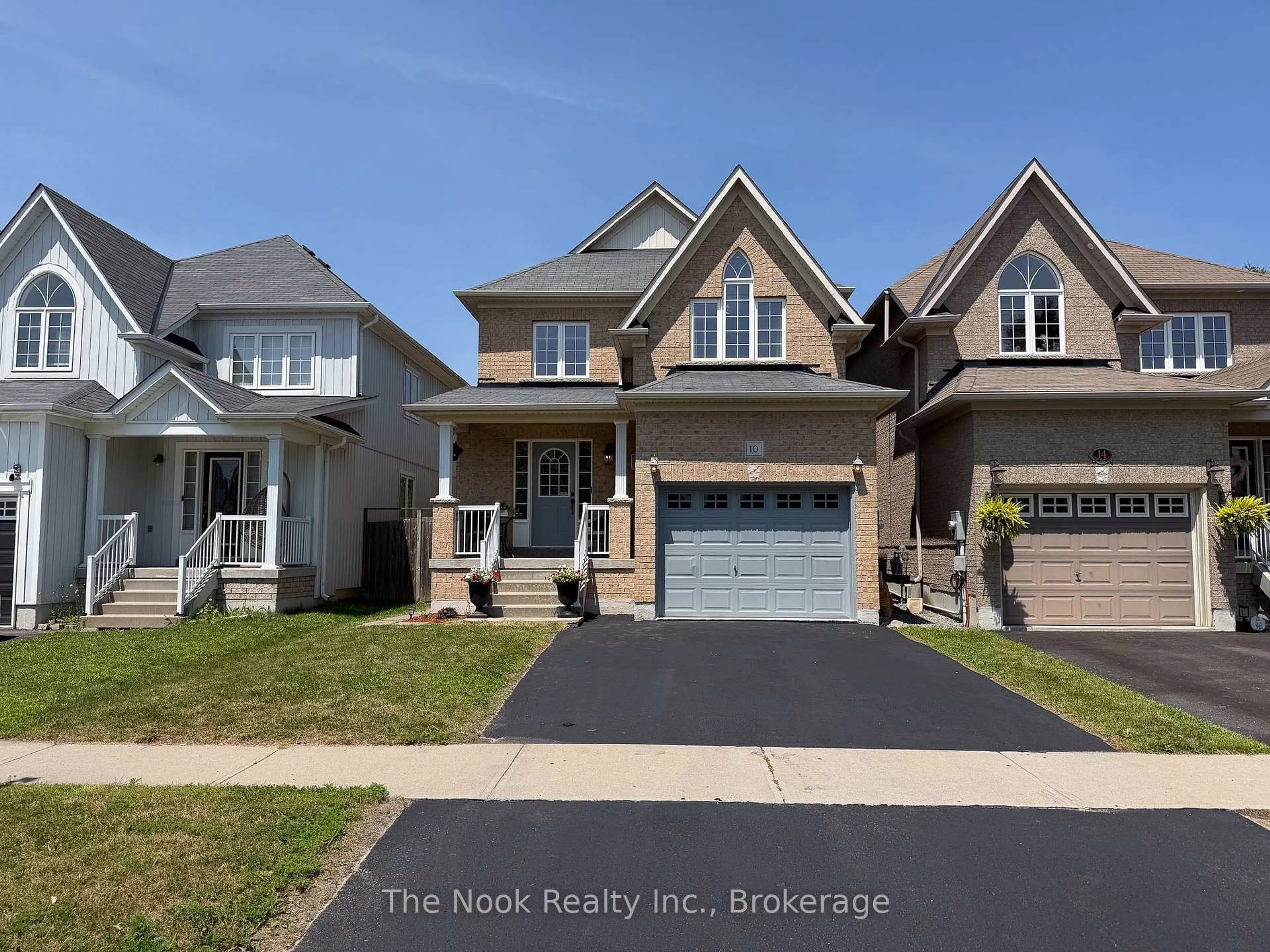 Home with vinyl exterior material, street for 10 Broome Ave, Clarington Ontario L1E 0B1