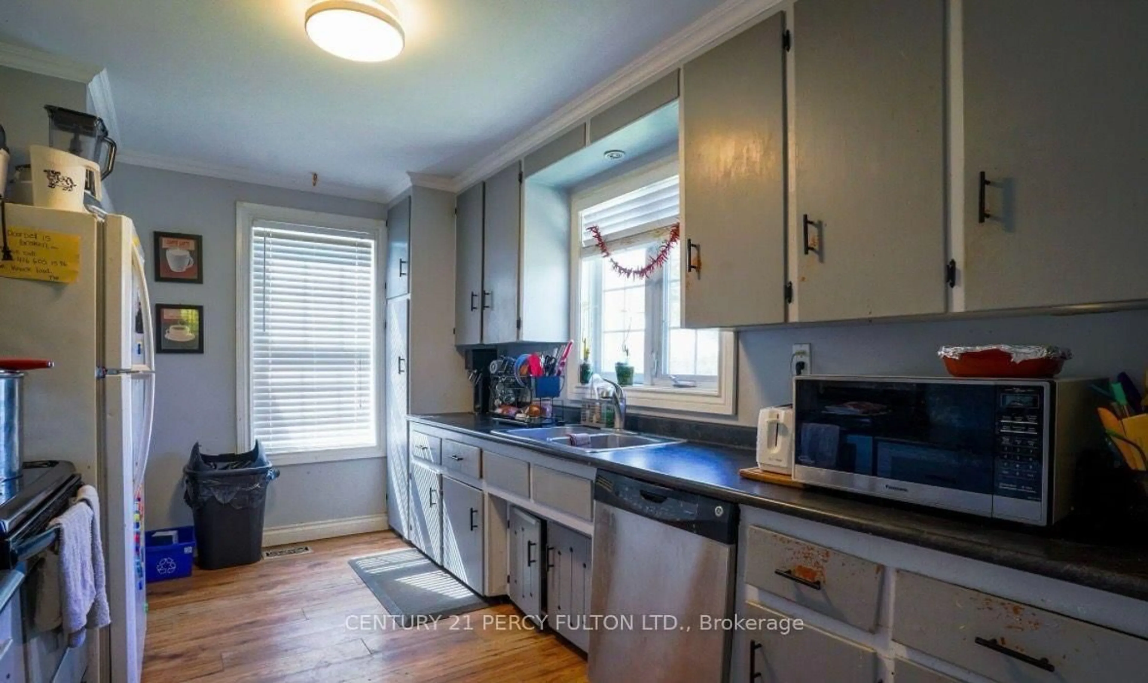 Standard kitchen, wood/laminate floor for 1889 Taunton Rd, Clarington Ontario L0B 1M0