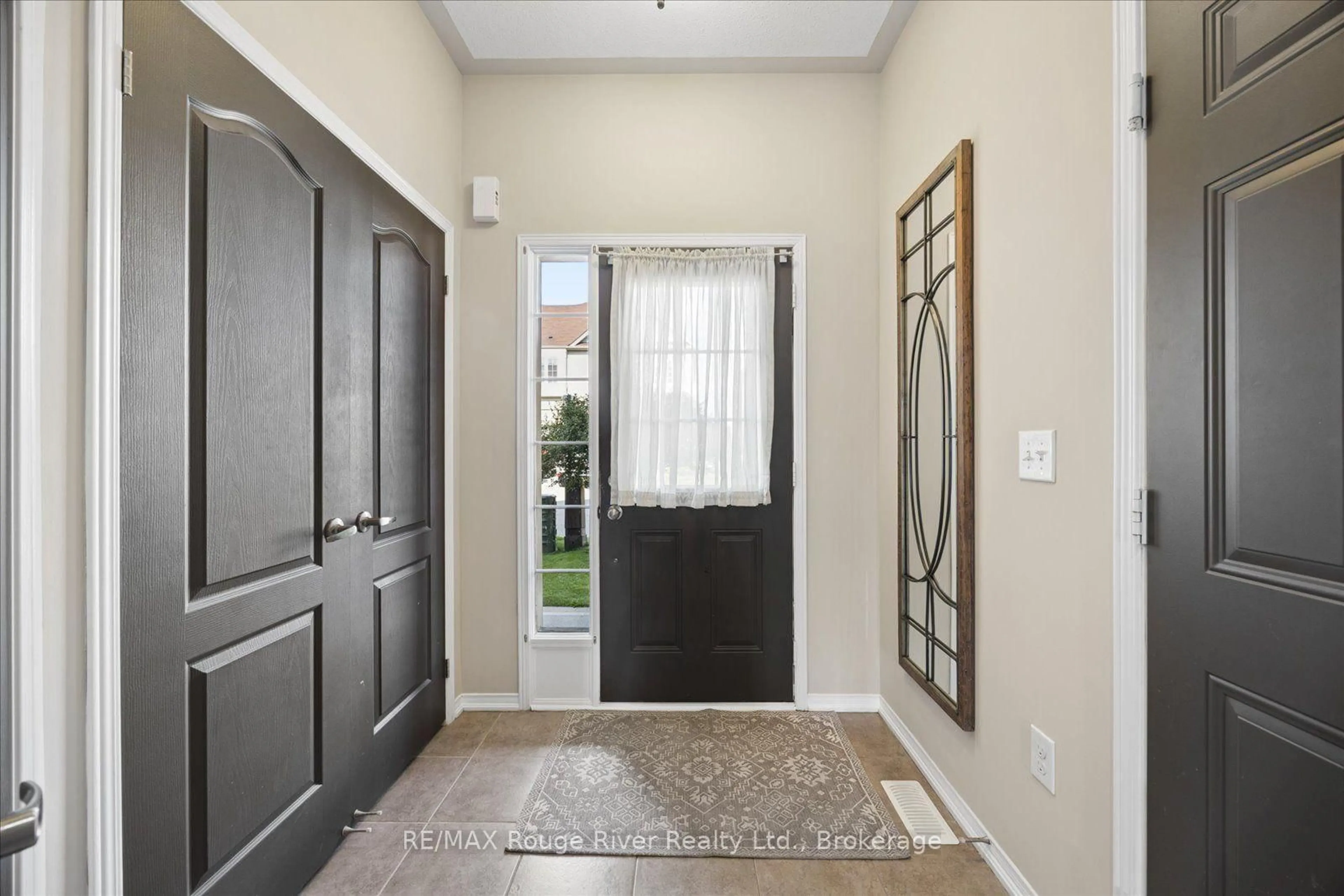 Indoor entryway for 85 Lander Cres, Clarington Ontario L1C 0L4