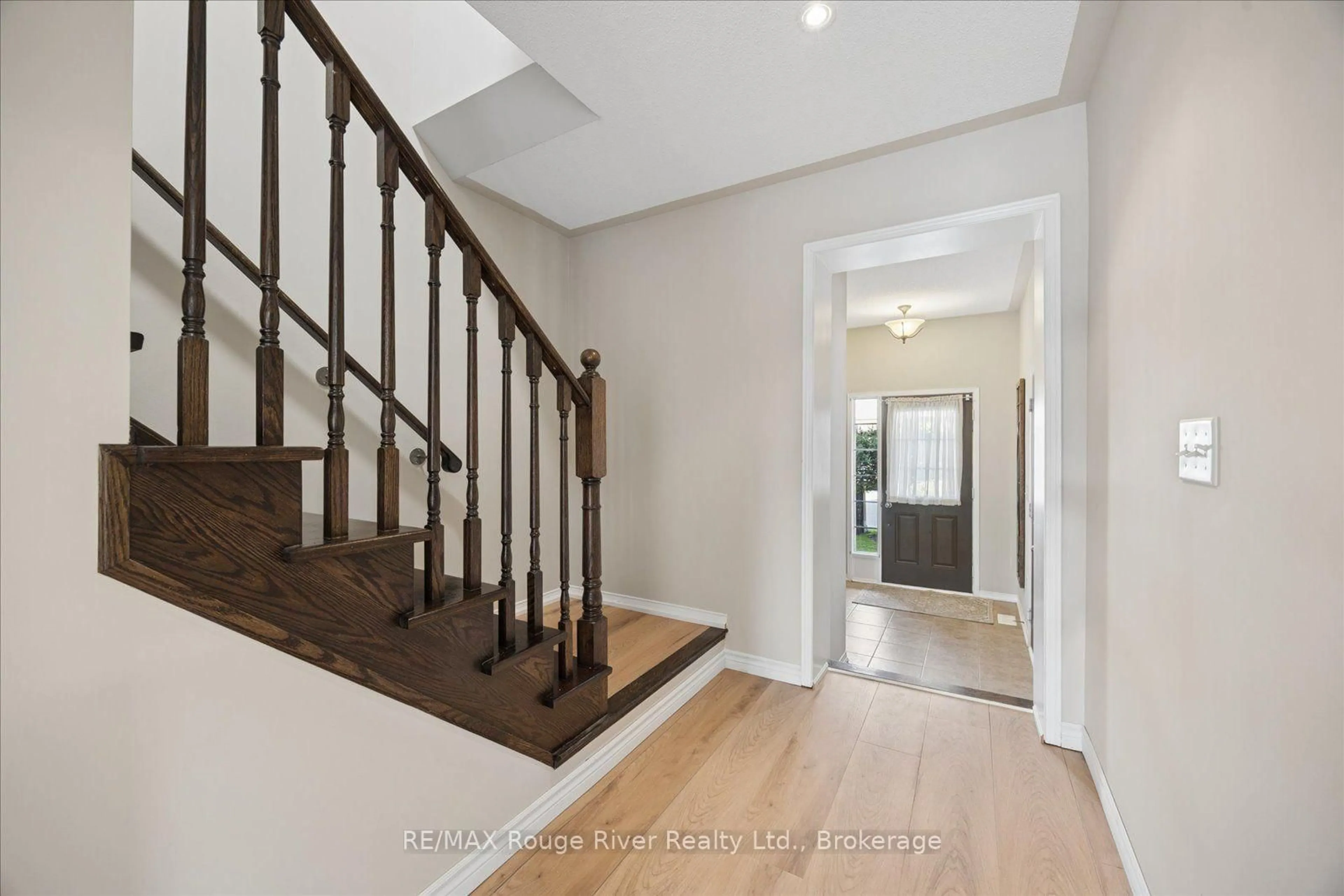 Indoor entryway for 85 Lander Cres, Clarington Ontario L1C 0L4