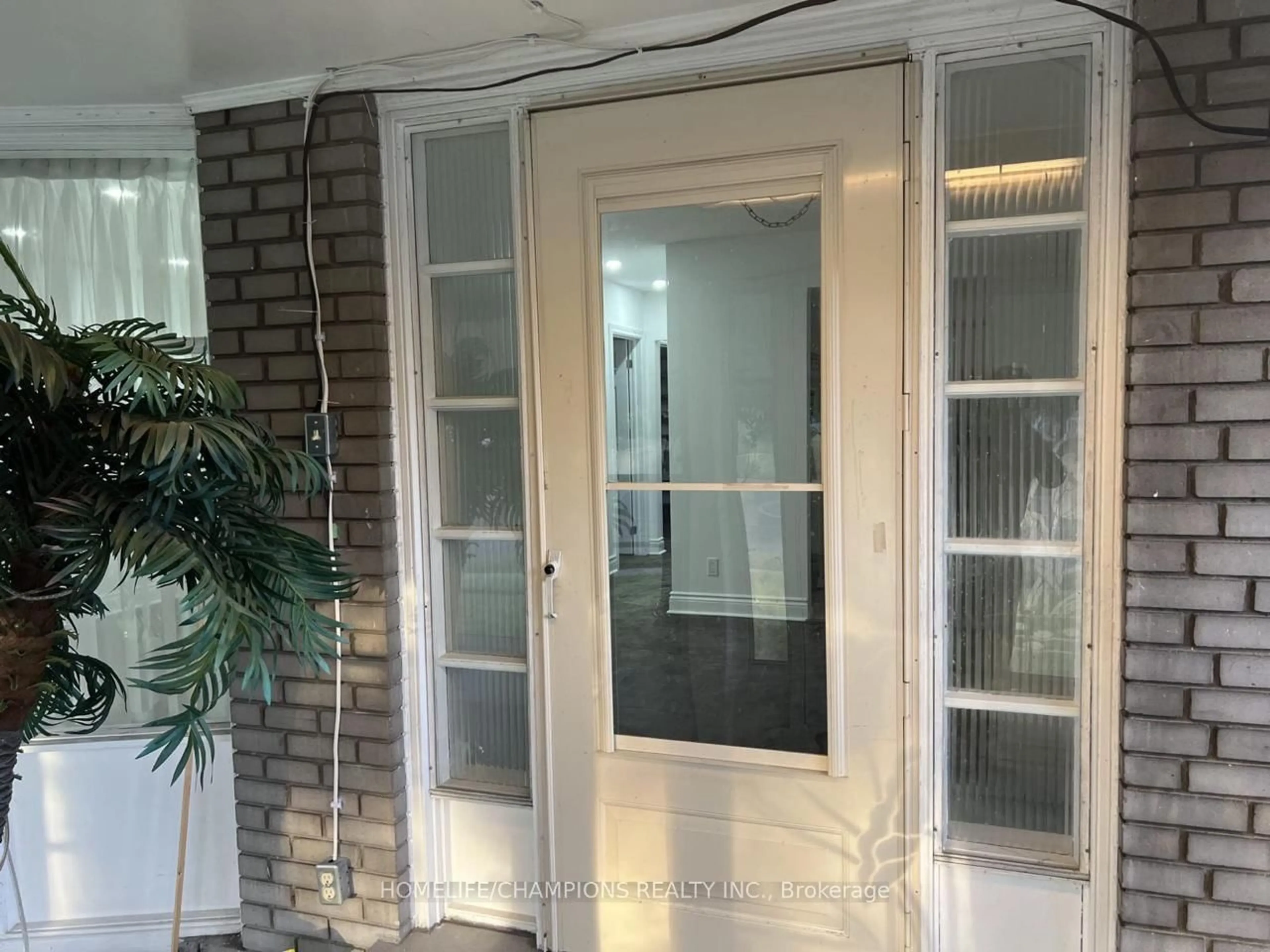 Indoor entryway for 365 Bellamy Rd, Toronto Ontario M1H 1G1