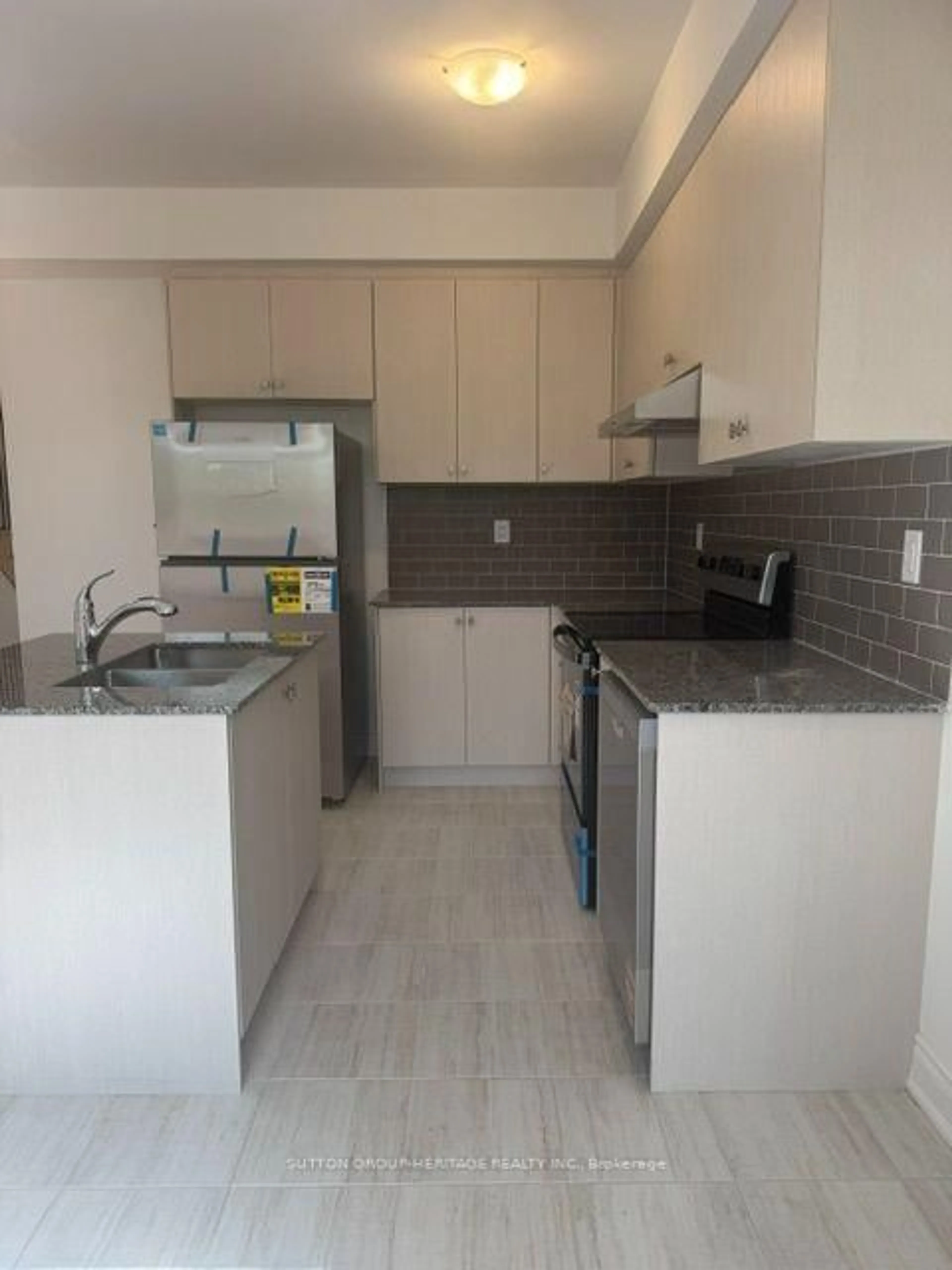 Standard kitchen, unknown for 7 Deer Creek Crt, Toronto Ontario M1C 1N8