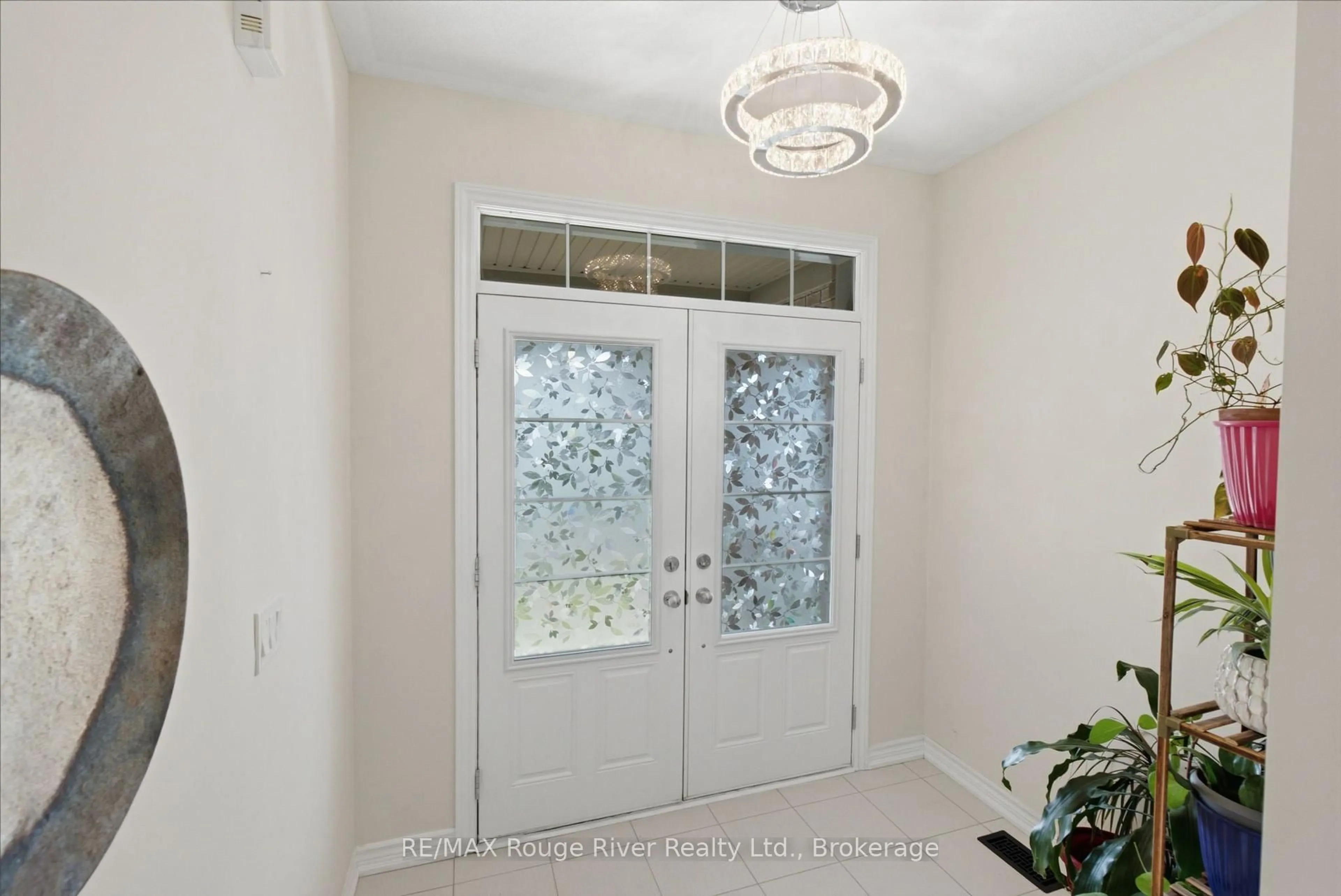 Indoor entryway for 1220 Ronald Inche Dr, Oshawa Ontario L1K 0Y5