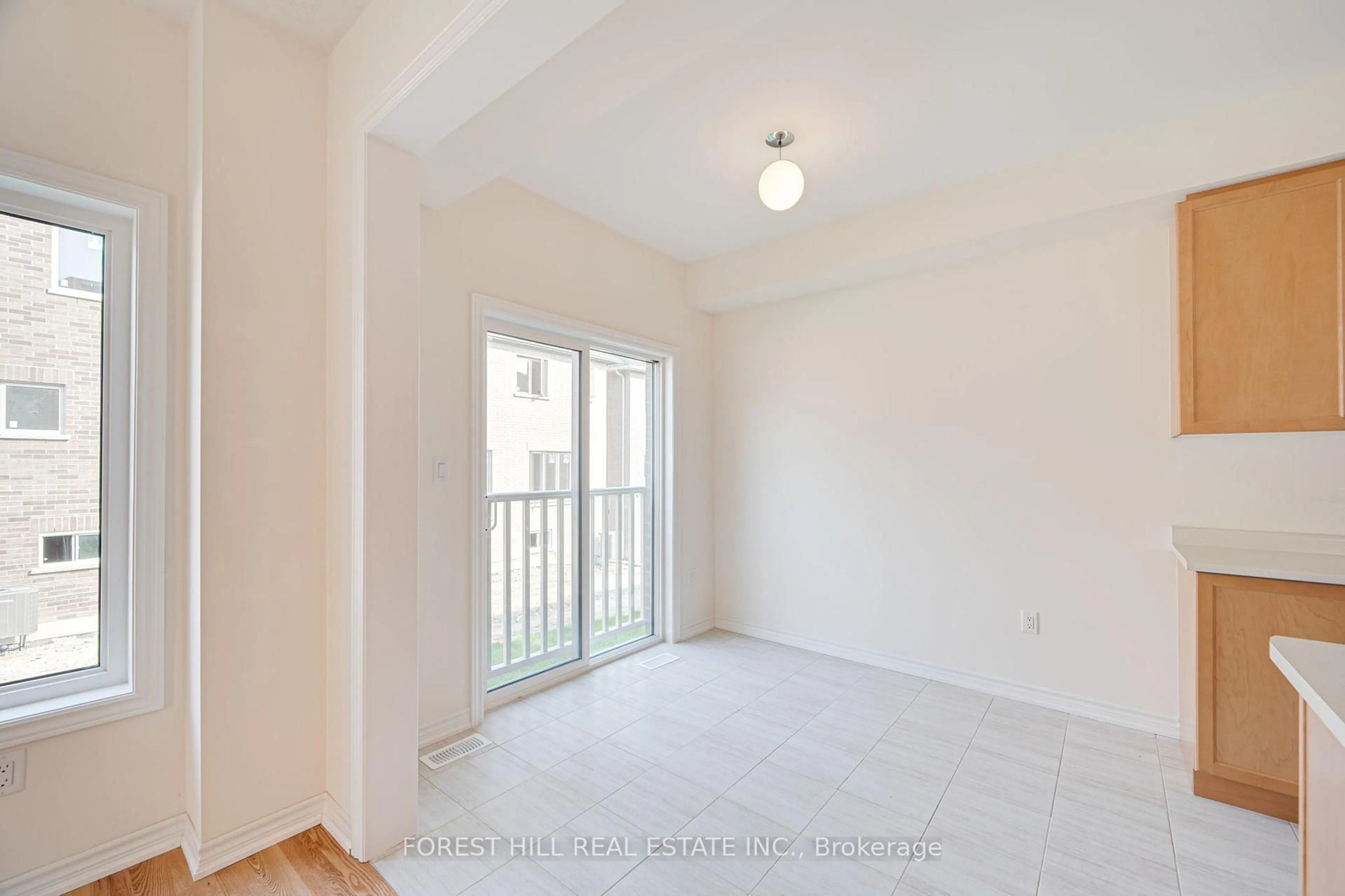 A pic of a room for 2429 Angora St, Pickering Ontario L1X 2R2