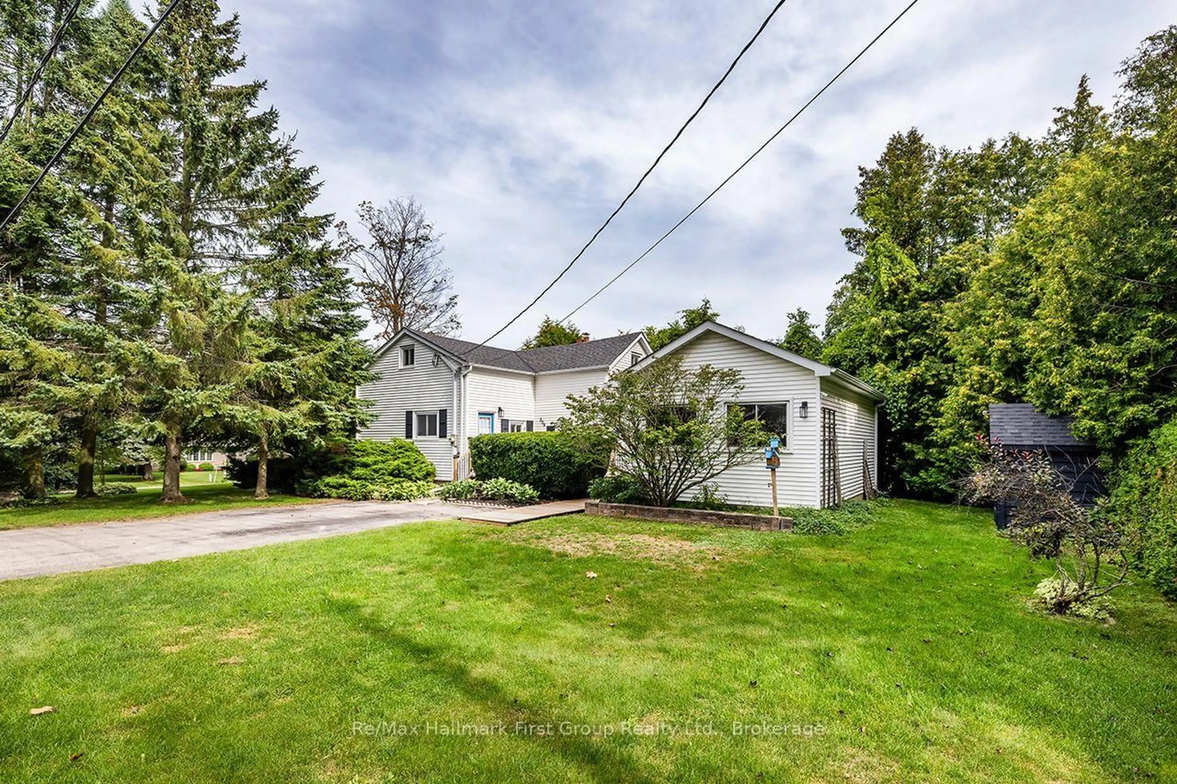 A pic from outside/outdoor area/front of a property/back of a property/a pic from drone, street for 359 Sexton St, Scugog Ontario L9L 1E6