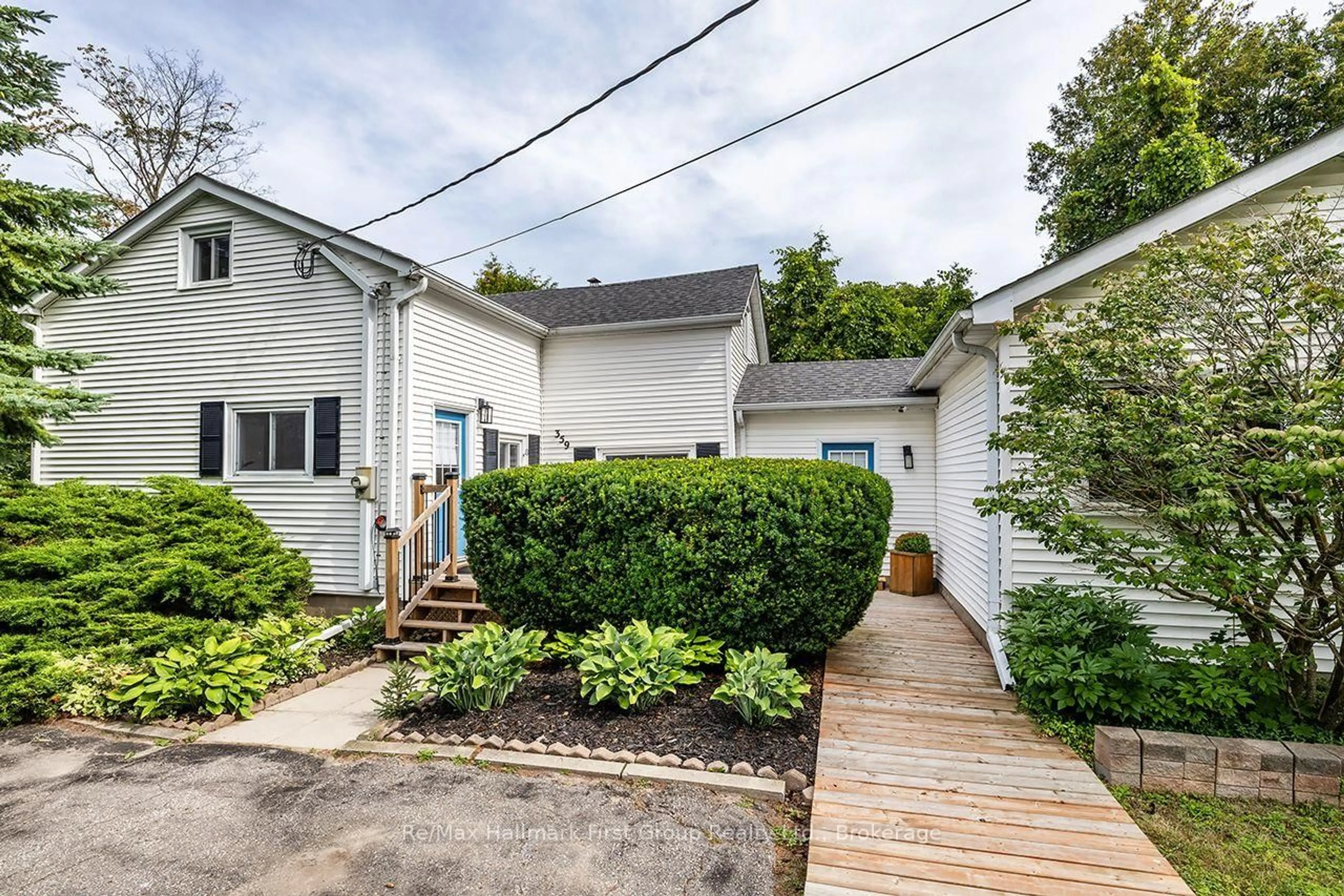 A pic from outside/outdoor area/front of a property/back of a property/a pic from drone, street for 359 Sexton St, Scugog Ontario L9L 1E6