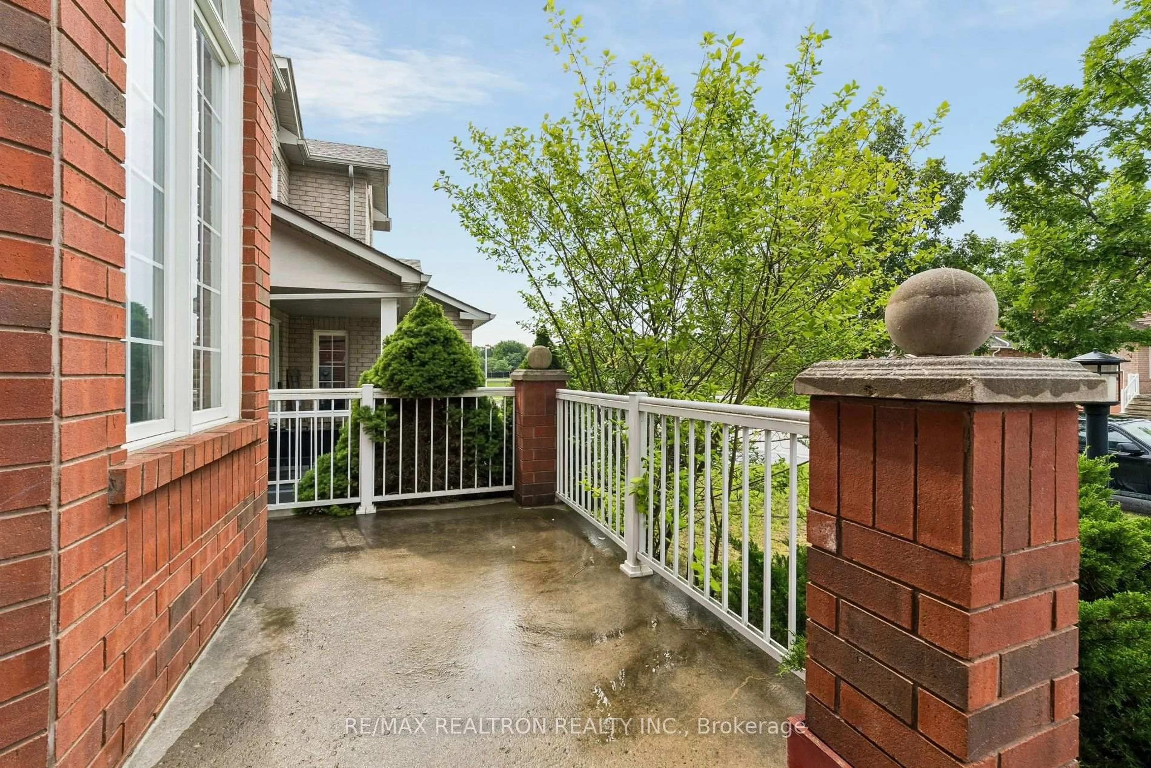 Patio, unknown for 58 Lurosa Cres, Whitby Ontario L1R 3A9