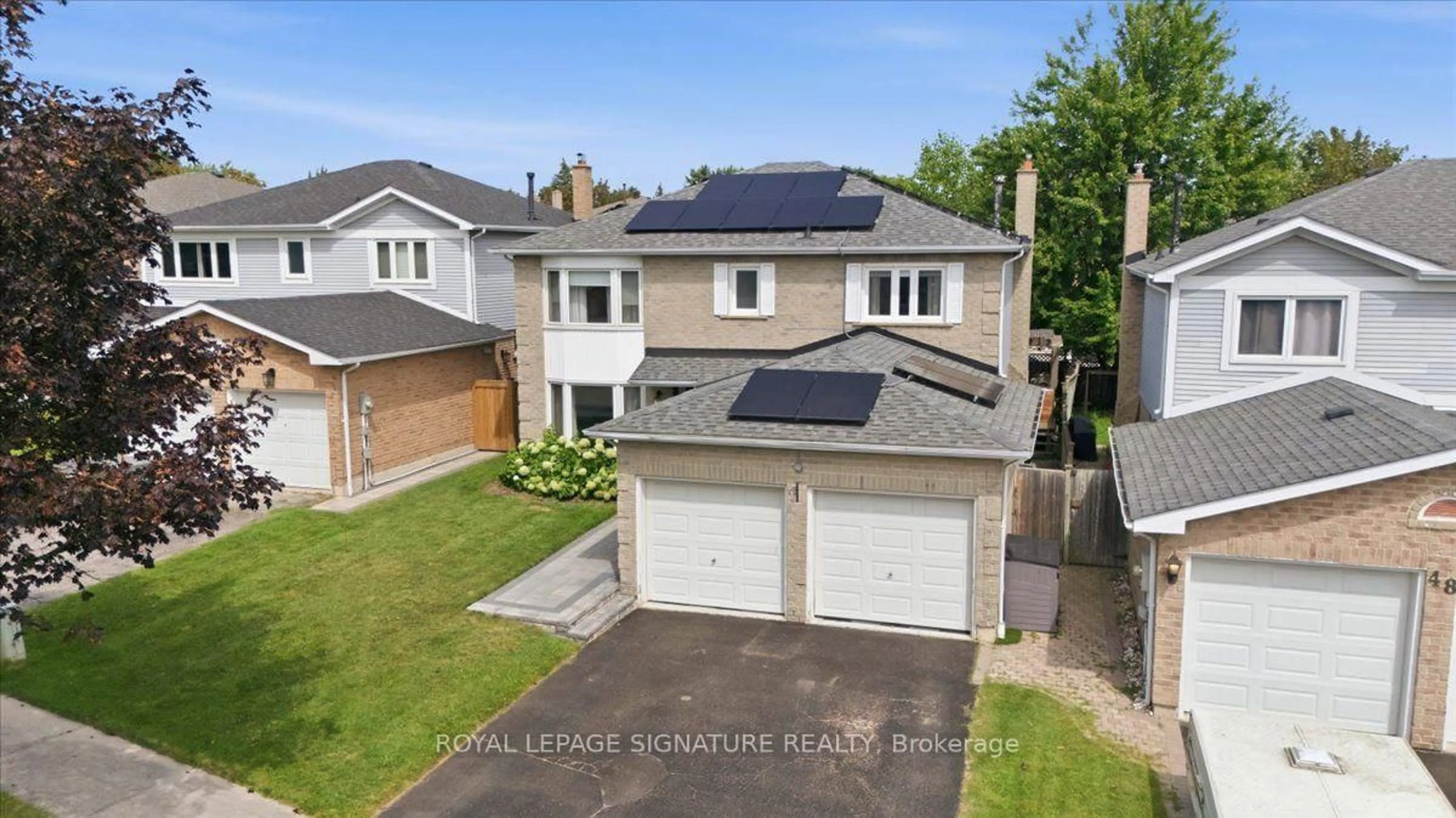 A pic from outside/outdoor area/front of a property/back of a property/a pic from drone, street for 50 Lumsden Cres, Whitby Ontario L1R 1G5