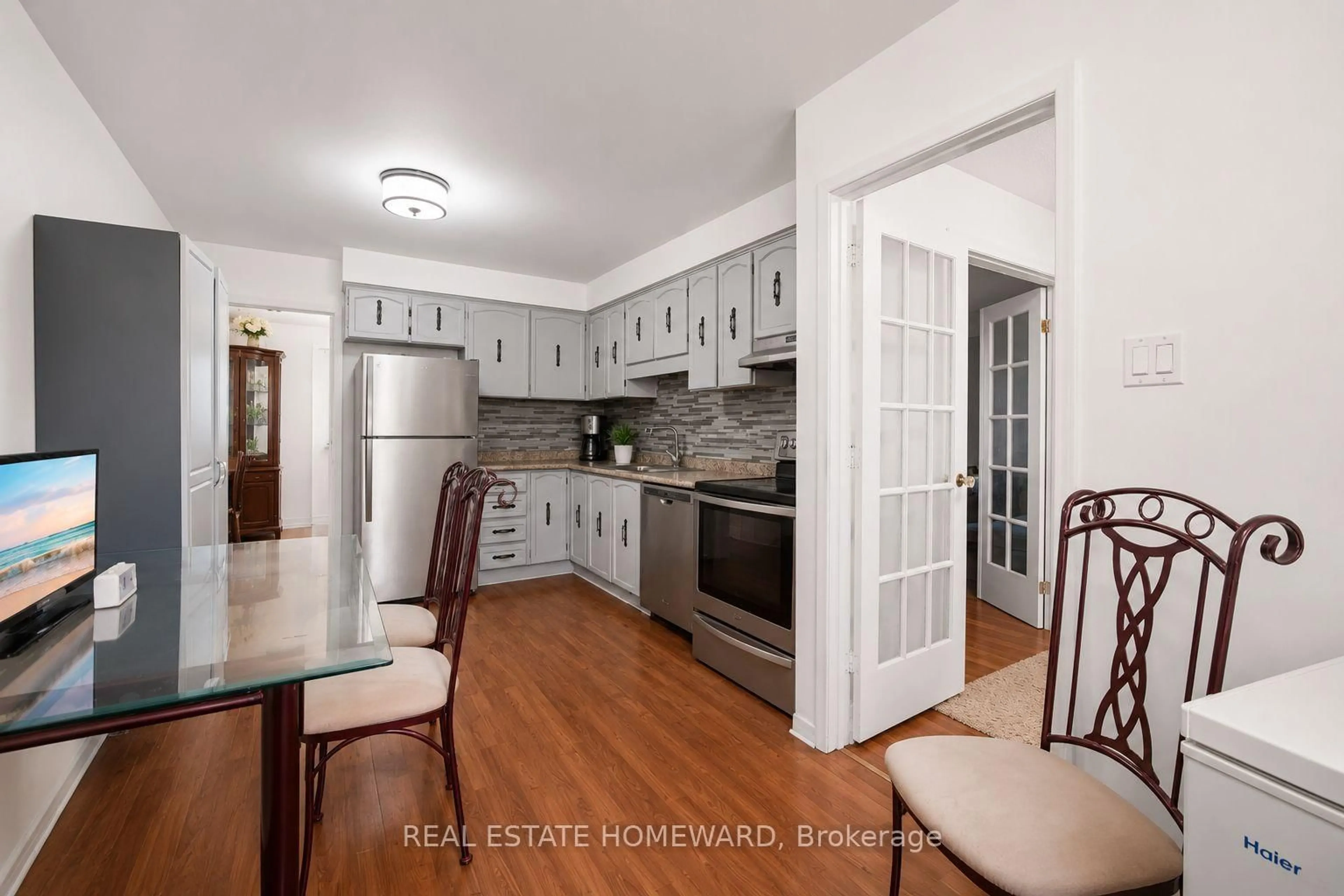 Standard kitchen, wood/laminate floor for 1360 Glenanna Rd #17A, Pickering Ontario L1V 2T5
