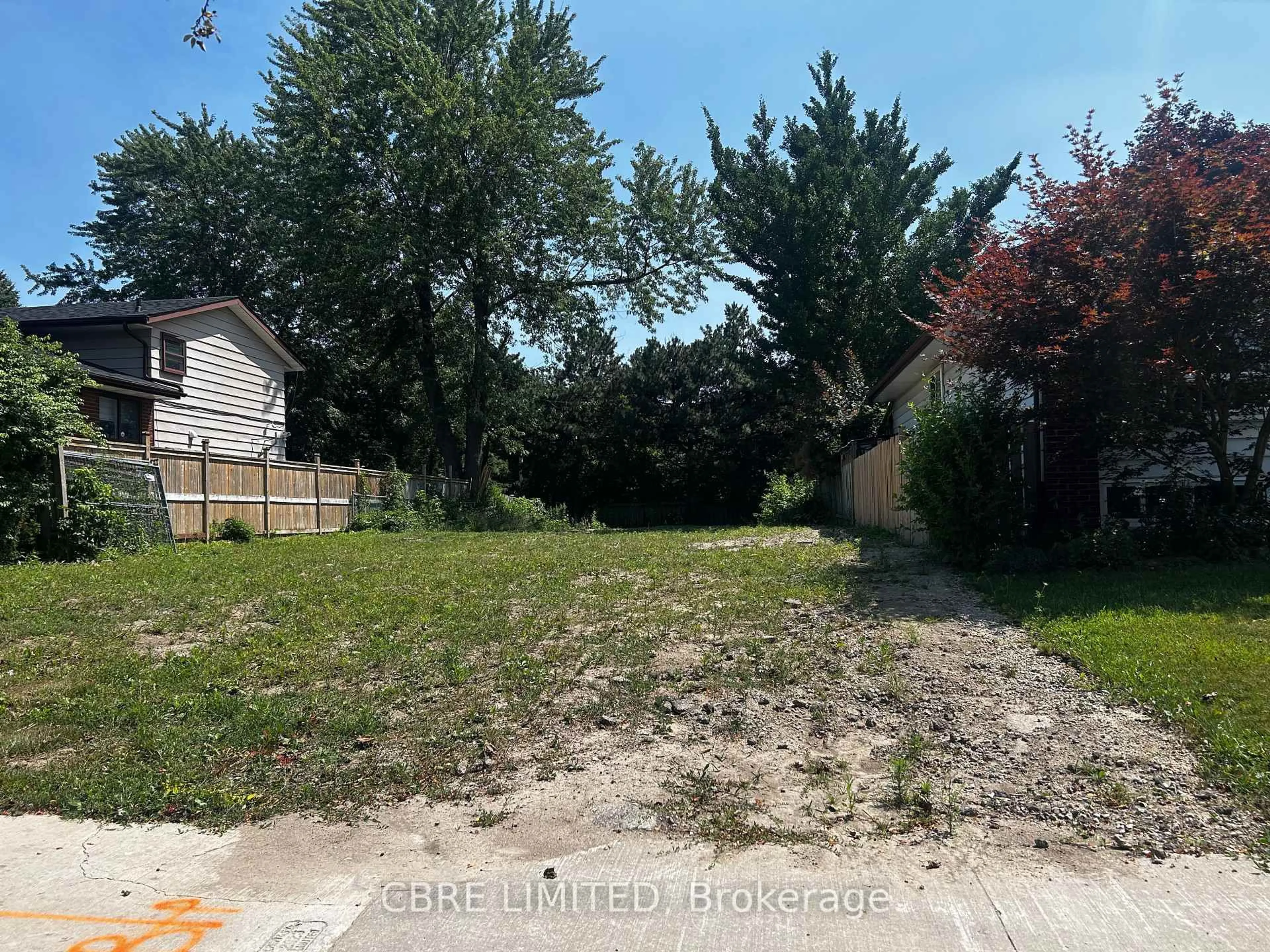A pic from outside/outdoor area/front of a property/back of a property/a pic from drone, street for 46 Howell Sq, Toronto Ontario M1B 1C4
