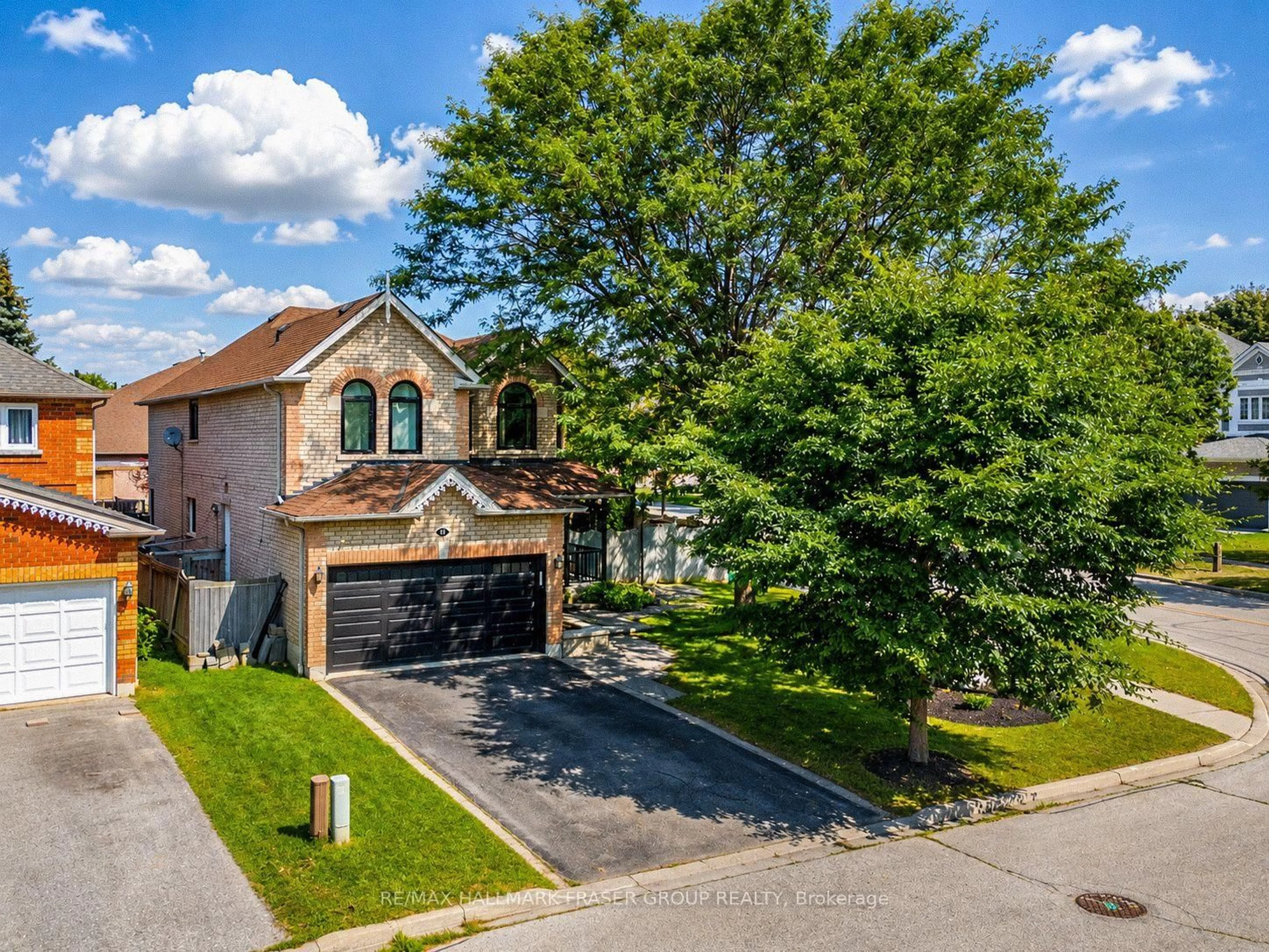 A pic from outside/outdoor area/front of a property/back of a property/a pic from drone, street for 1 Mcneilage Crt, Ajax Ontario L1T 3Z5