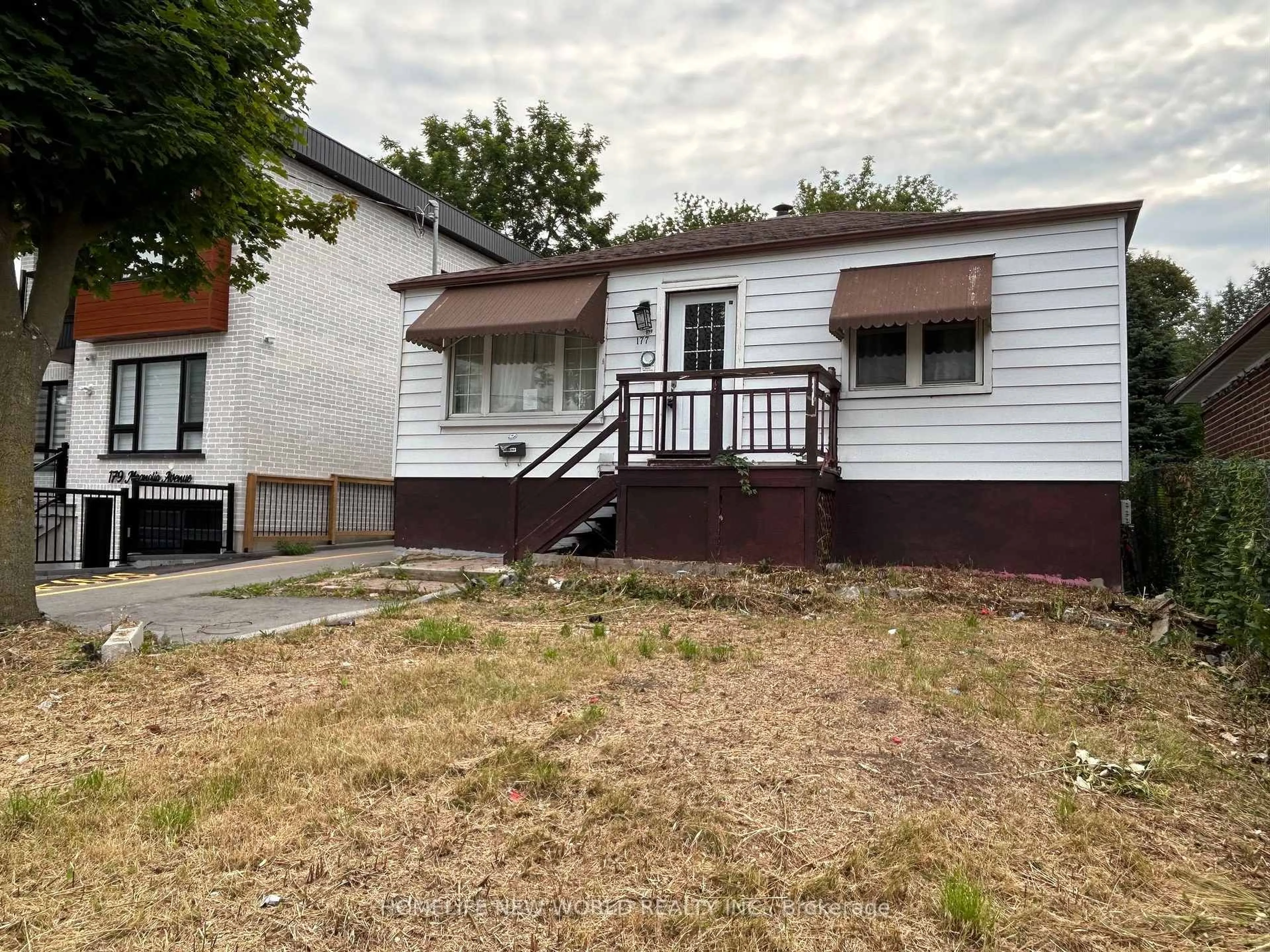 Home with vinyl exterior material, street for 177 Magnolia Ave, Toronto Ontario M1K 3K7