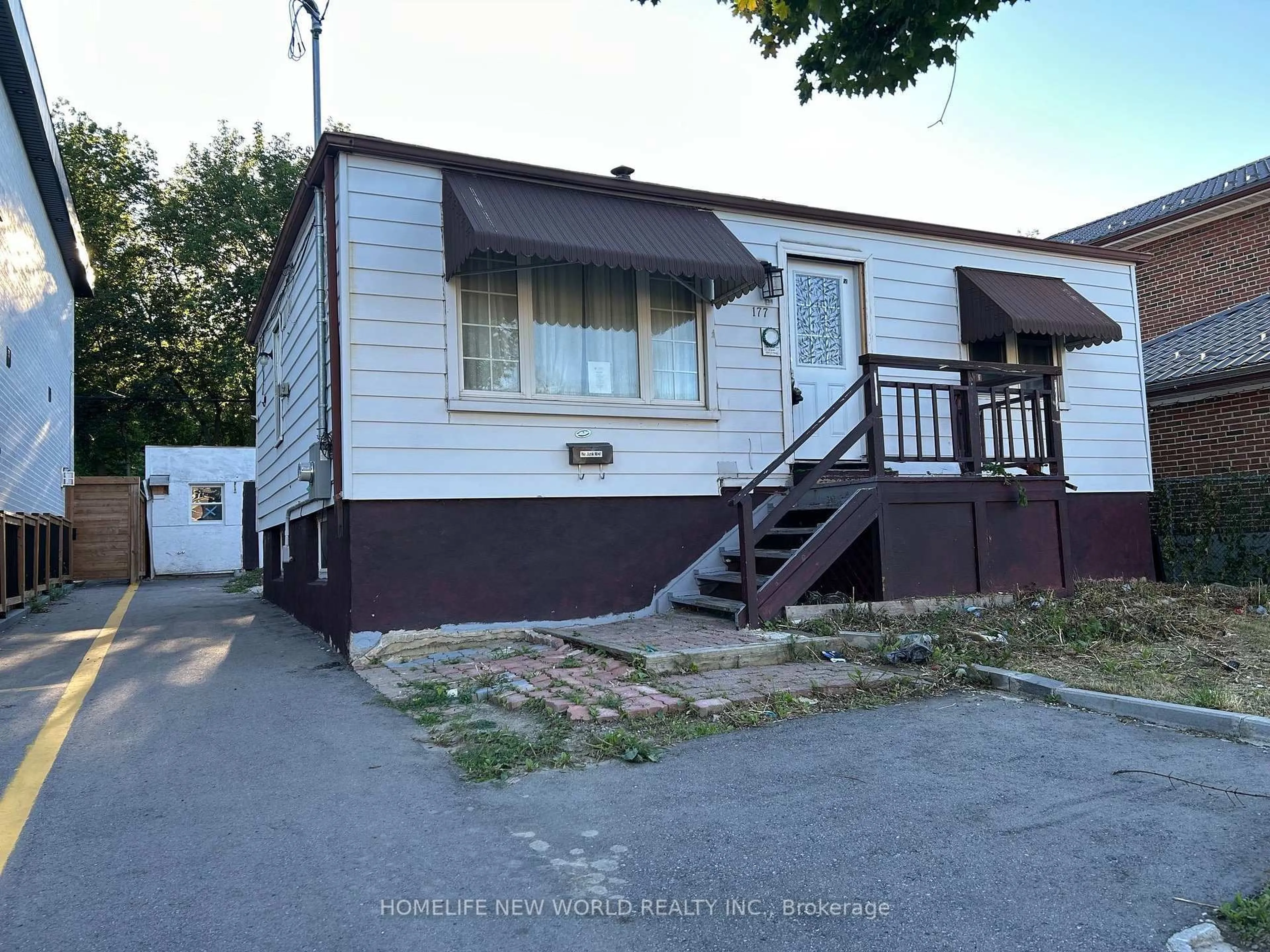 Home with vinyl exterior material, street for 177 Magnolia Ave, Toronto Ontario M1K 3K7