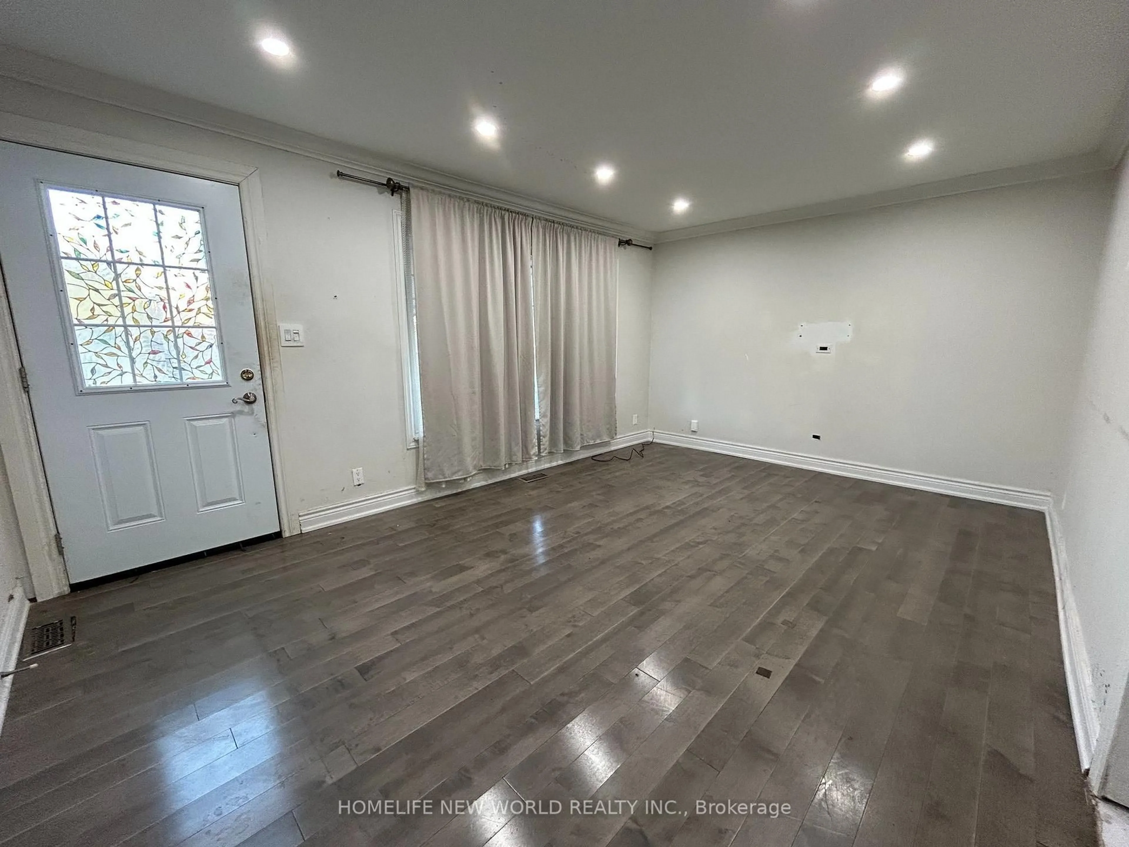 A pic of a room for 177 Magnolia Ave, Toronto Ontario M1K 3K7