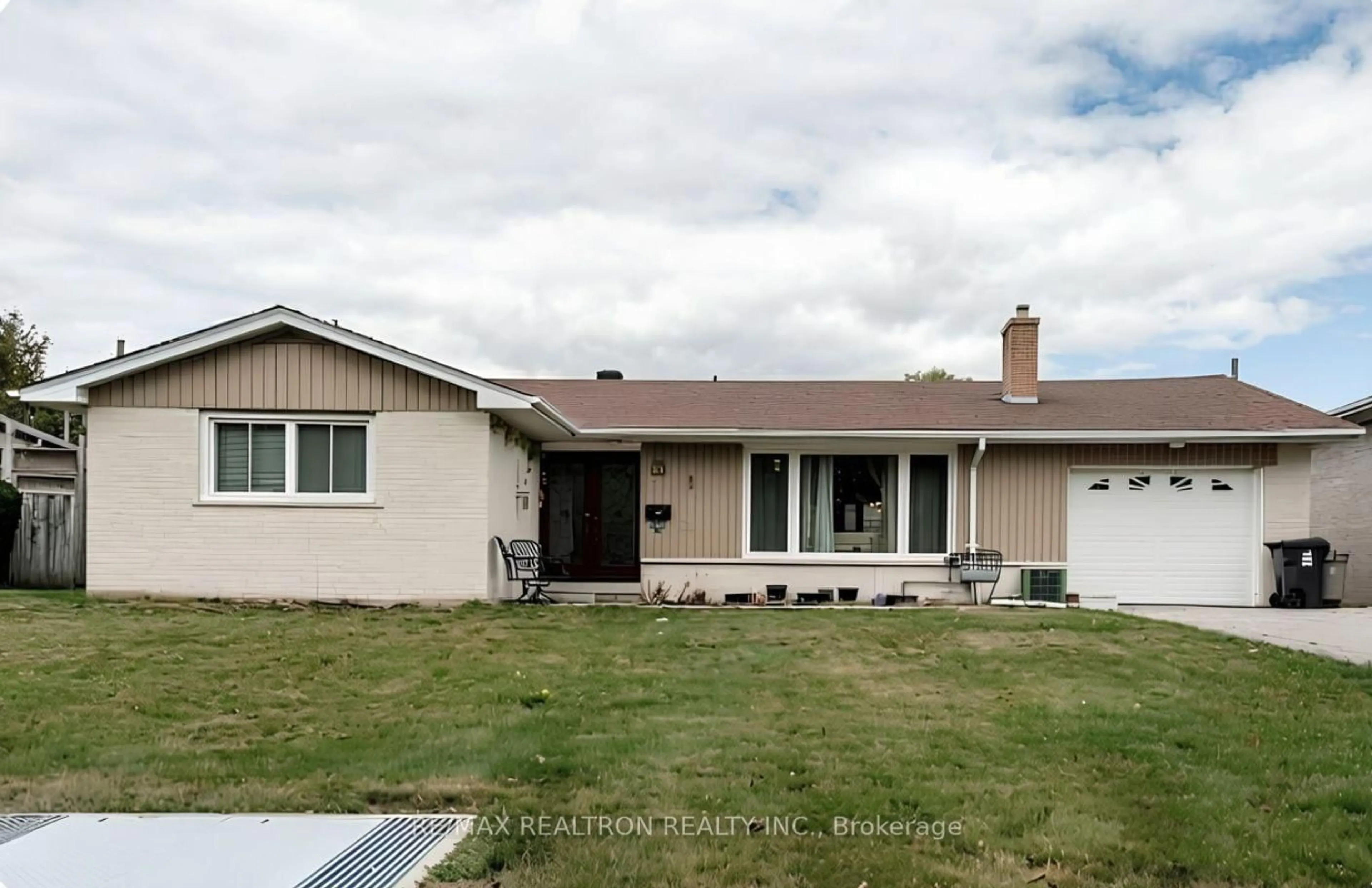 Home with vinyl exterior material, street for 40 Toynbee Tr, Toronto Ontario M1E 1E9