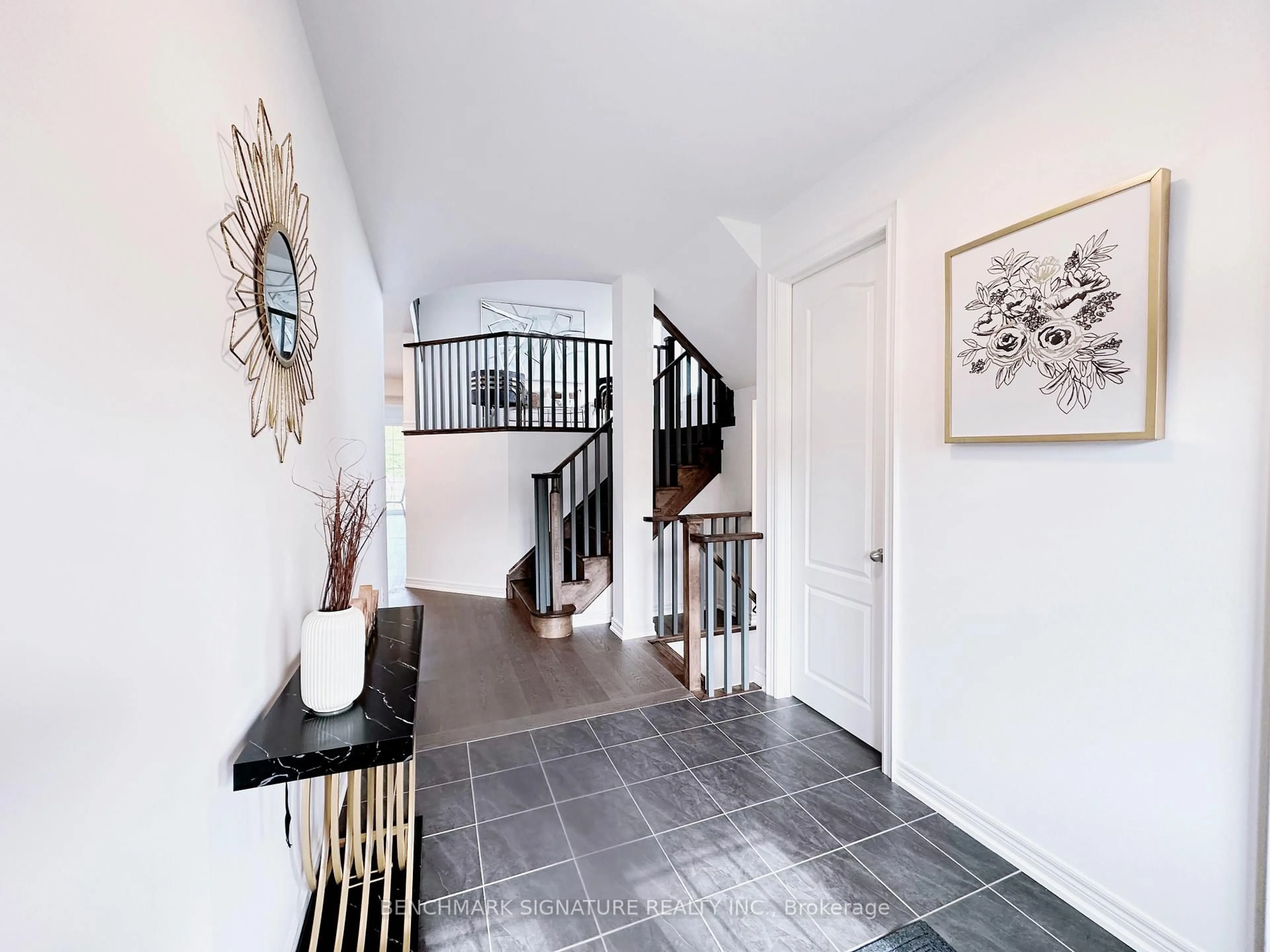 Indoor entryway for 2481 Bandsman Cres, Oshawa Ontario L1L 0M1